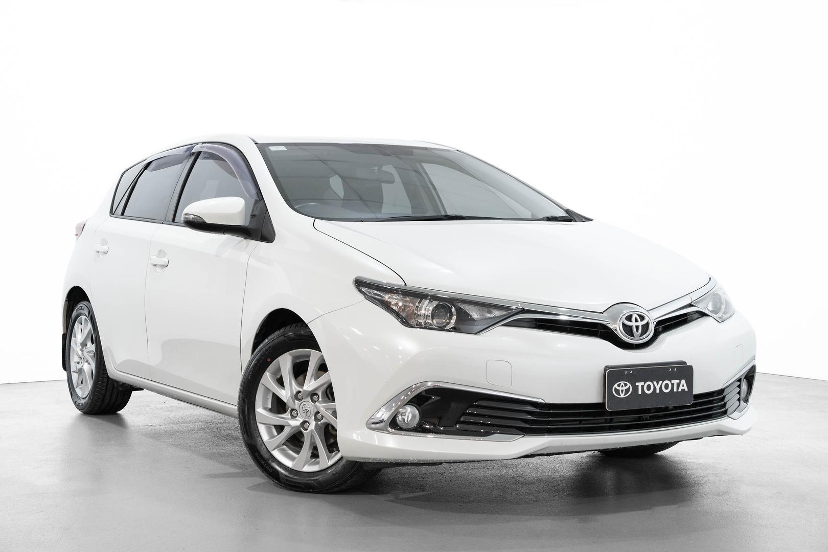 2017 Toyota Corolla Ascent Sport in White