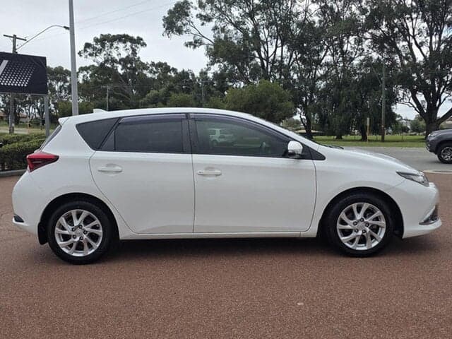 2017 Toyota Corolla ASCENT SPORT in White