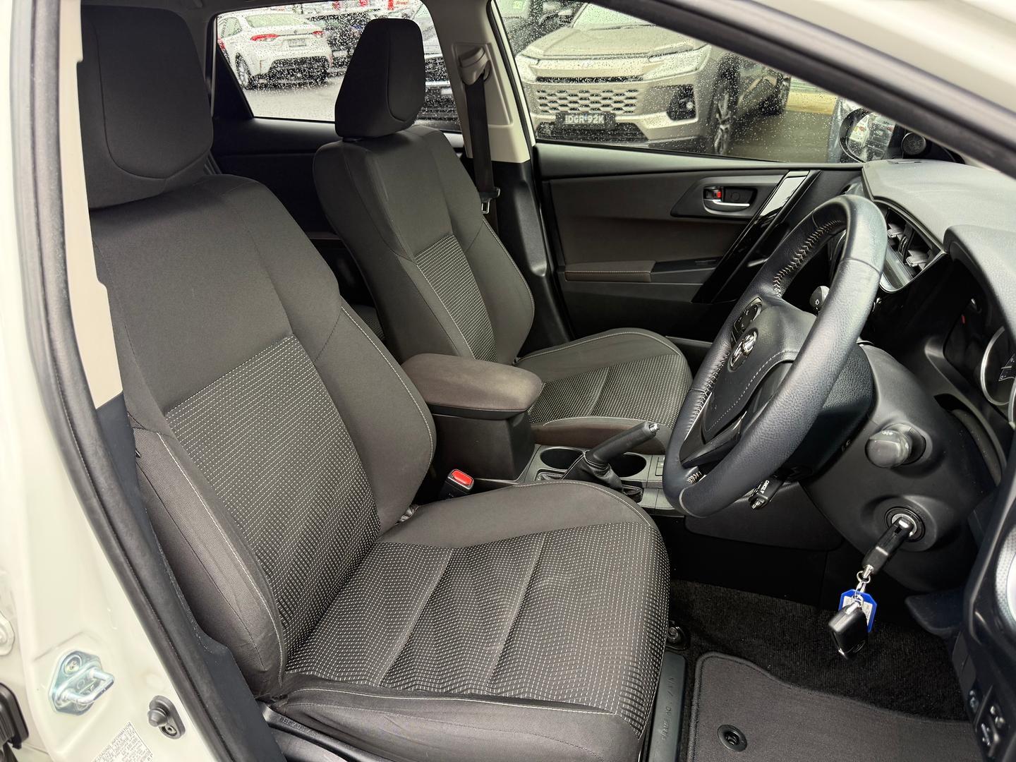 2018 Toyota Corolla Ascent Sport in White