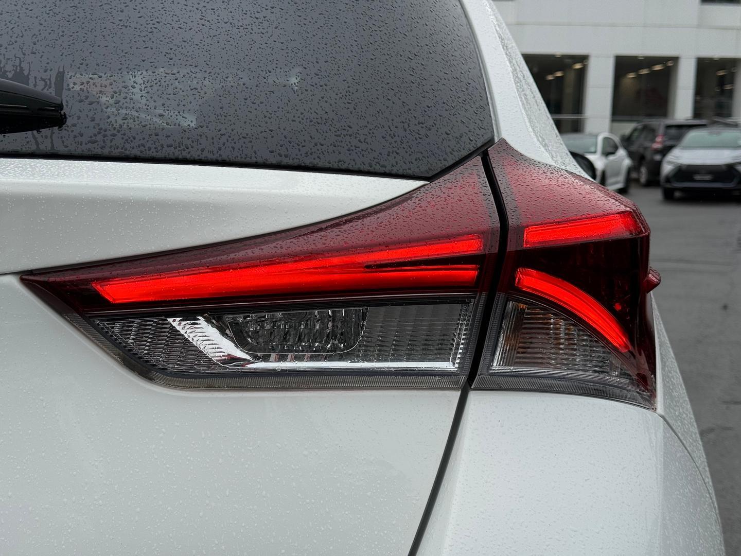 2018 Toyota Corolla Ascent Sport in White