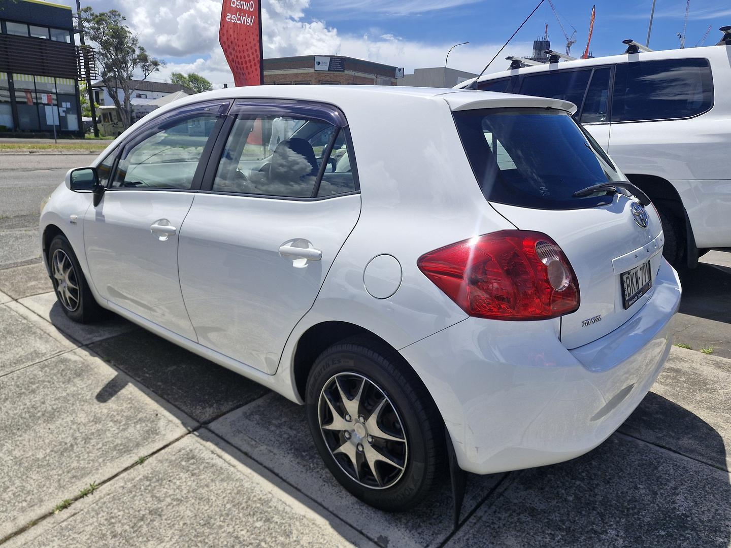 2009 Toyota Corolla Ascent in White