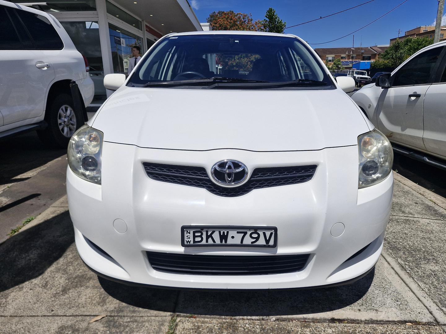 2009 Toyota Corolla Ascent in White