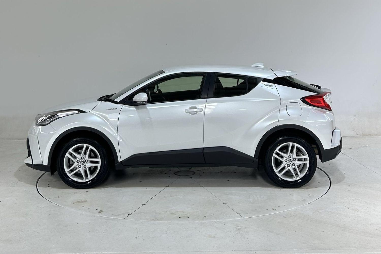 2022 Toyota C-HR GXL-2WD in White