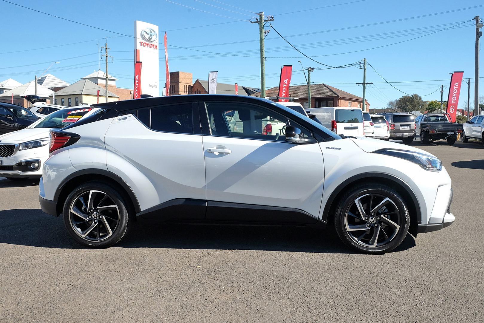 2022 Toyota C-HR Koba 2WD in Two Tone White
