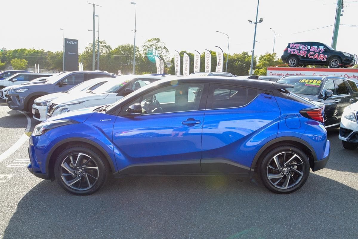 2022 Toyota C-HR Koba 2WD in Two Tone Blue