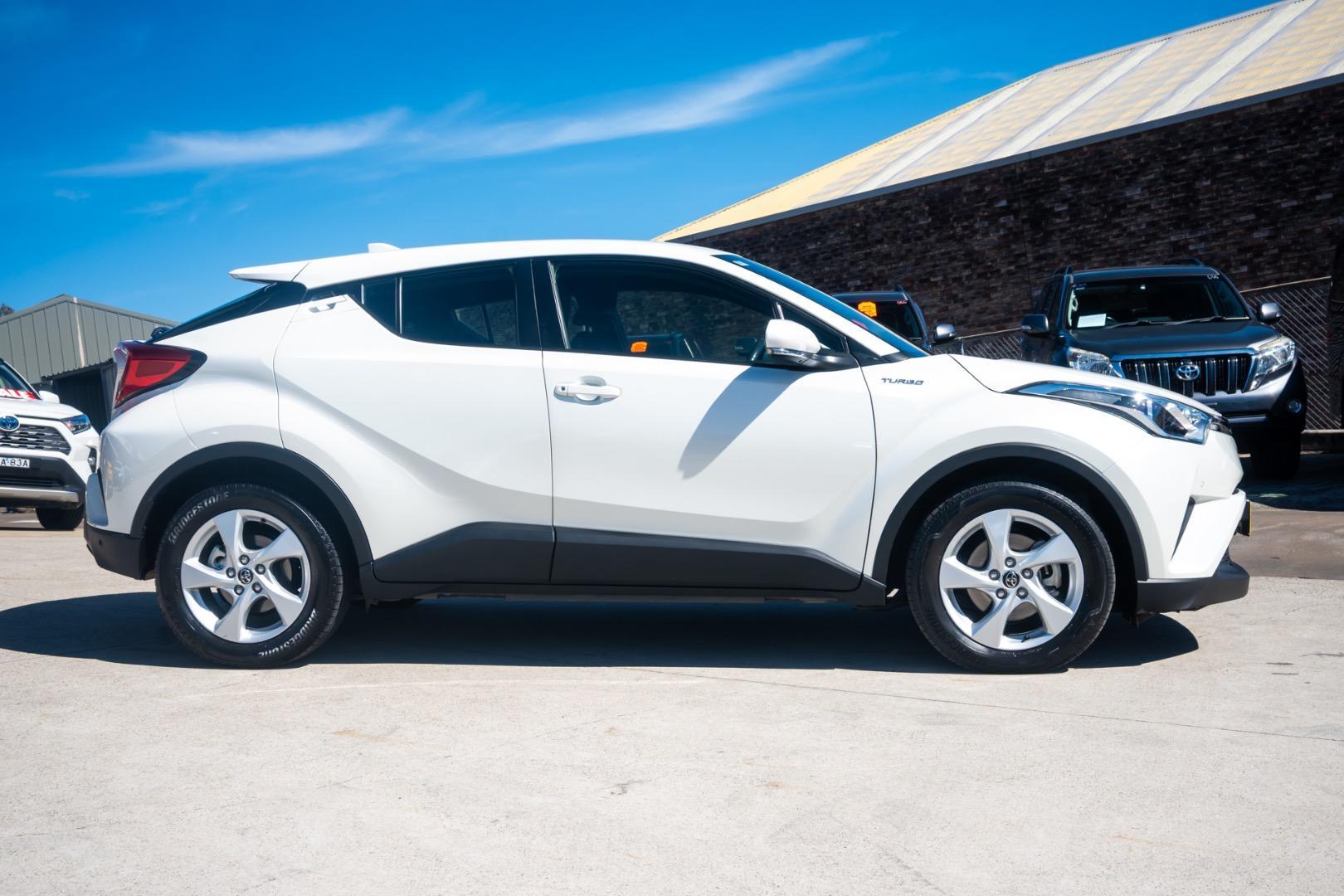 2019 Toyota C-HR Standard AWD in White