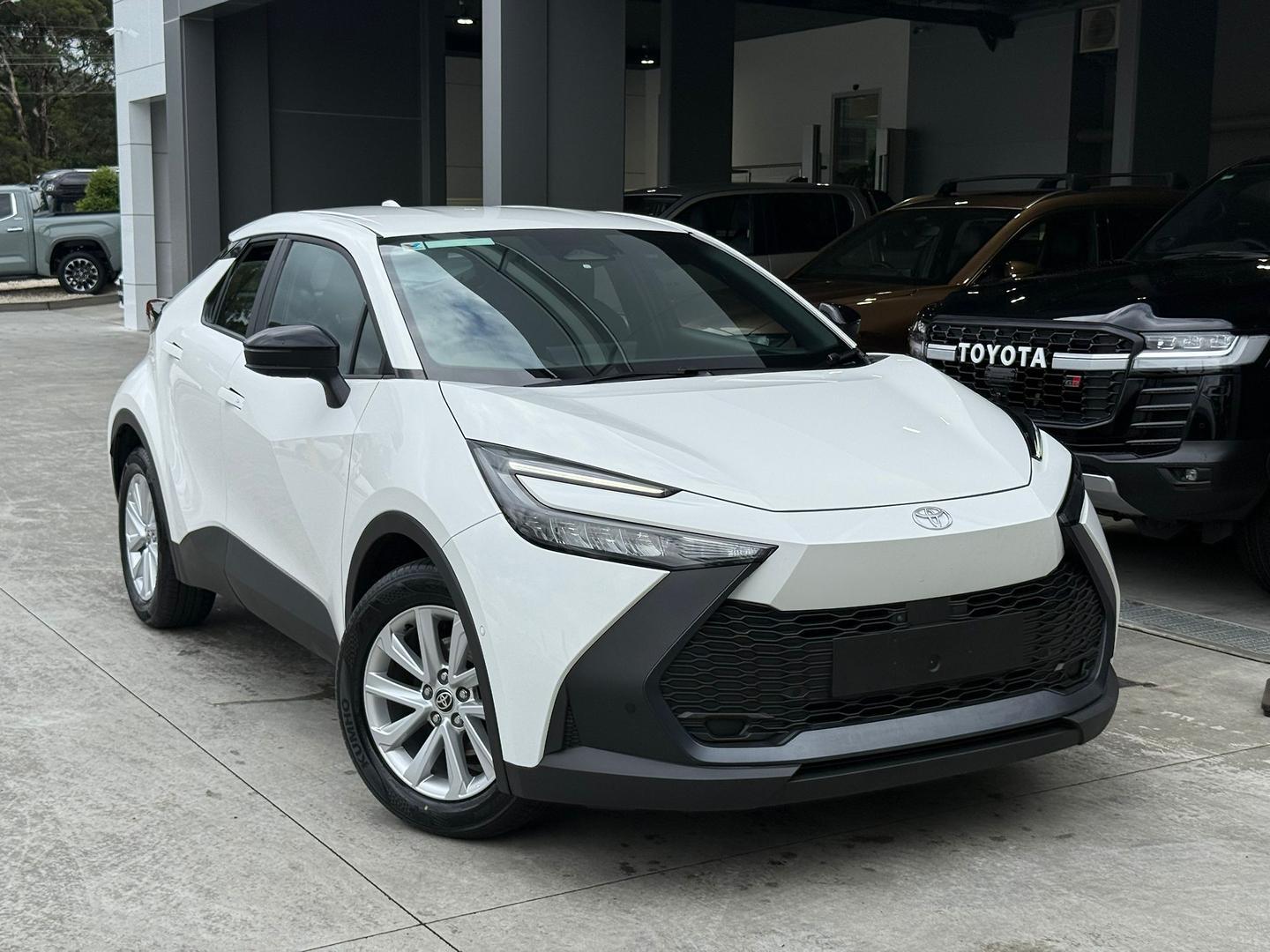 2024 Toyota C-HR GXL-2WD in White