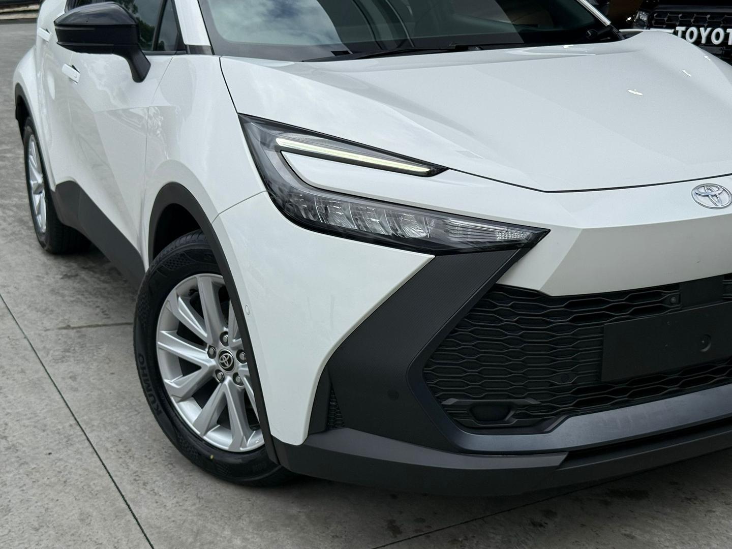 2024 Toyota C-HR GXL-2WD in White