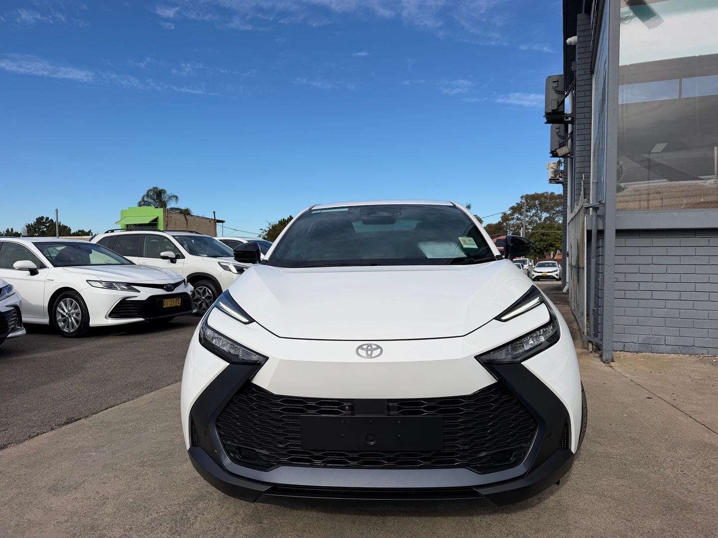 2024 Toyota C-HR GXL-2WD in White