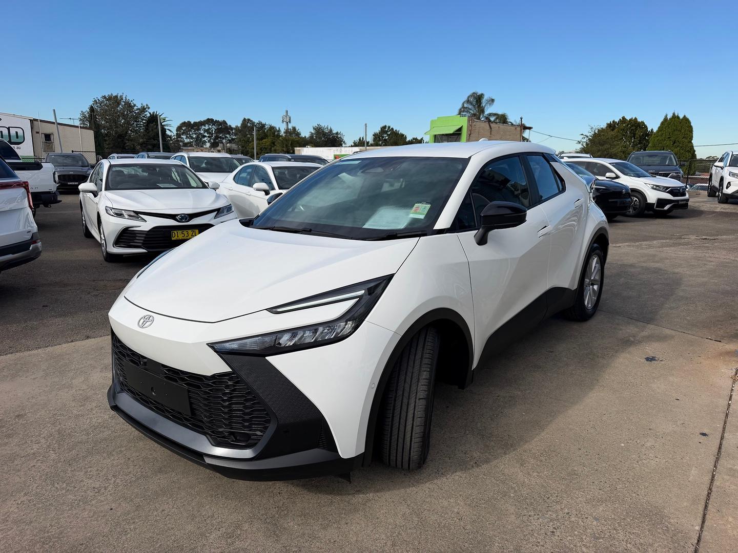 2024 Toyota C-HR GXL-2WD in White