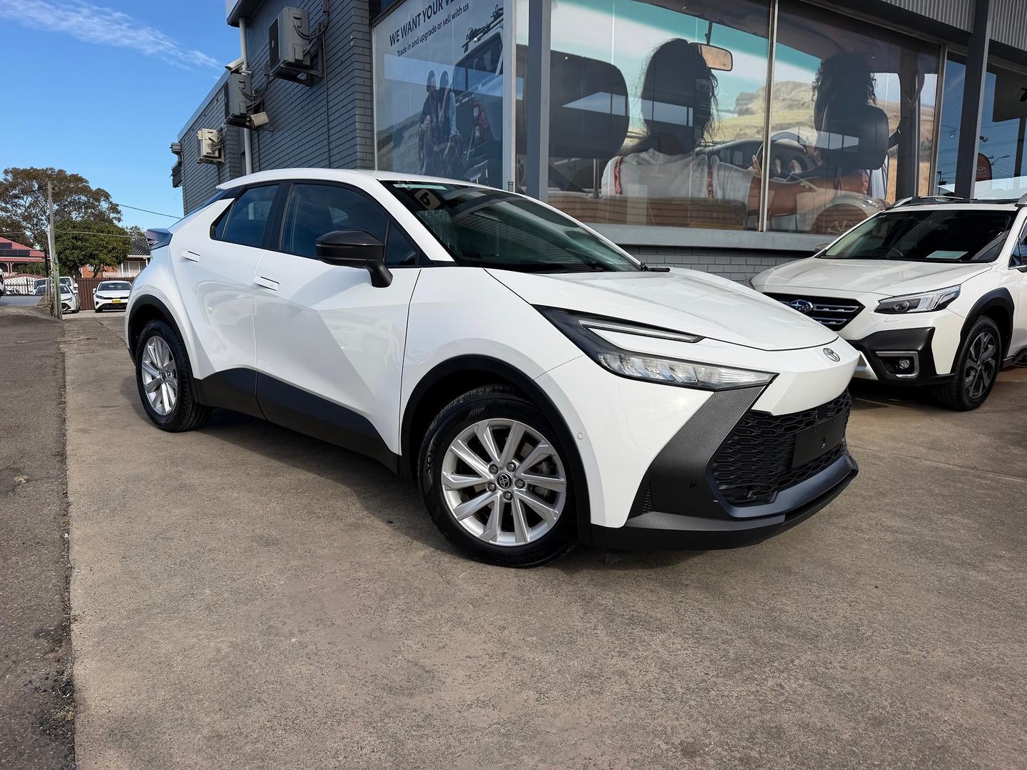 2024 Toyota C-HR GXL-2WD in White