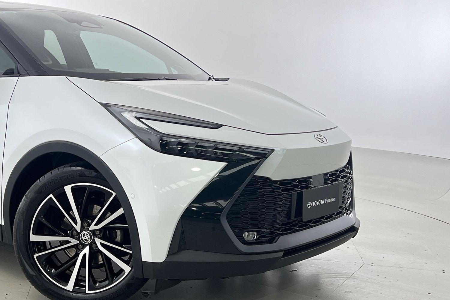 2025 Toyota C-HR Koba 2WD in Two Tone White