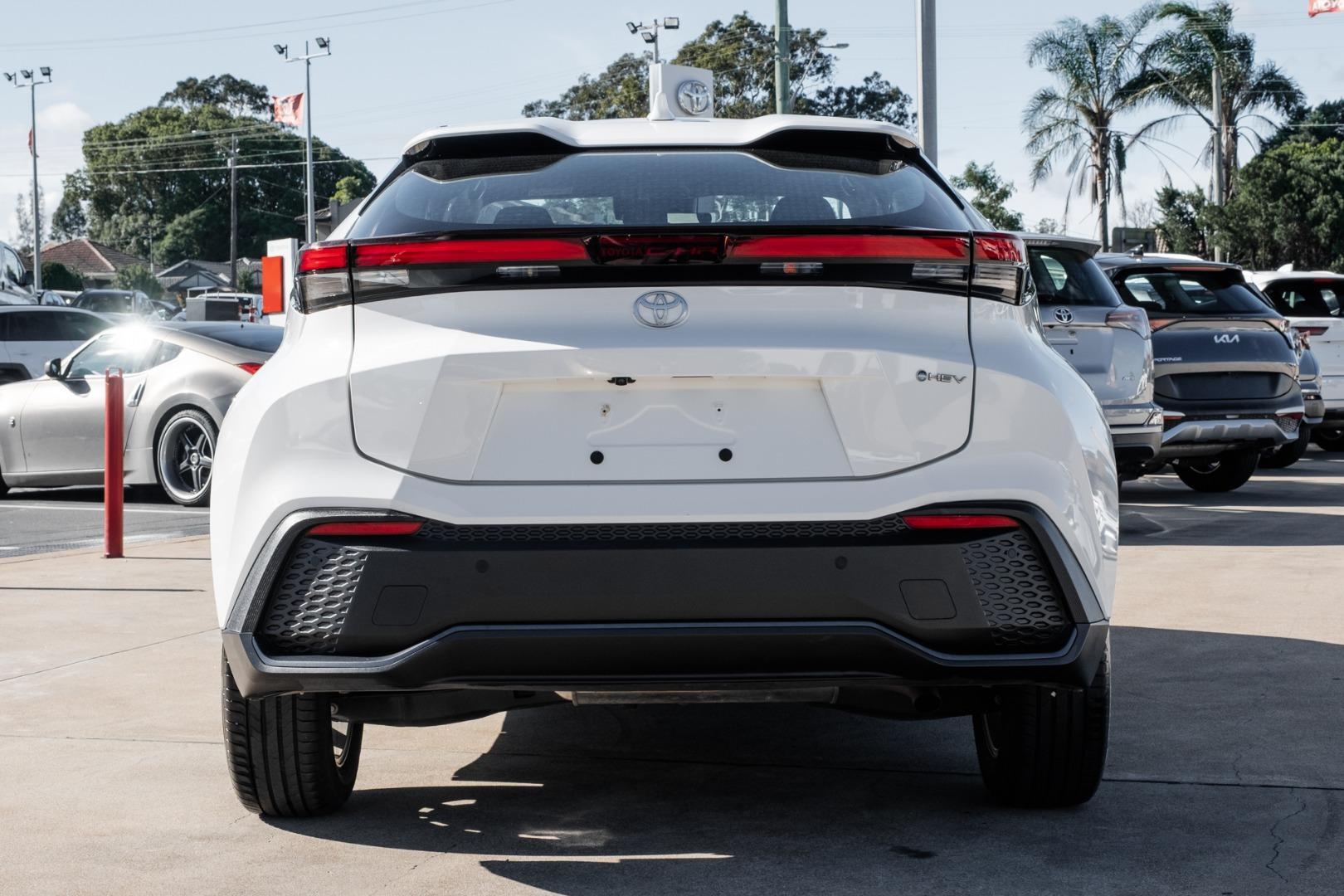 2024 Toyota C-HR GXL-2WD in White