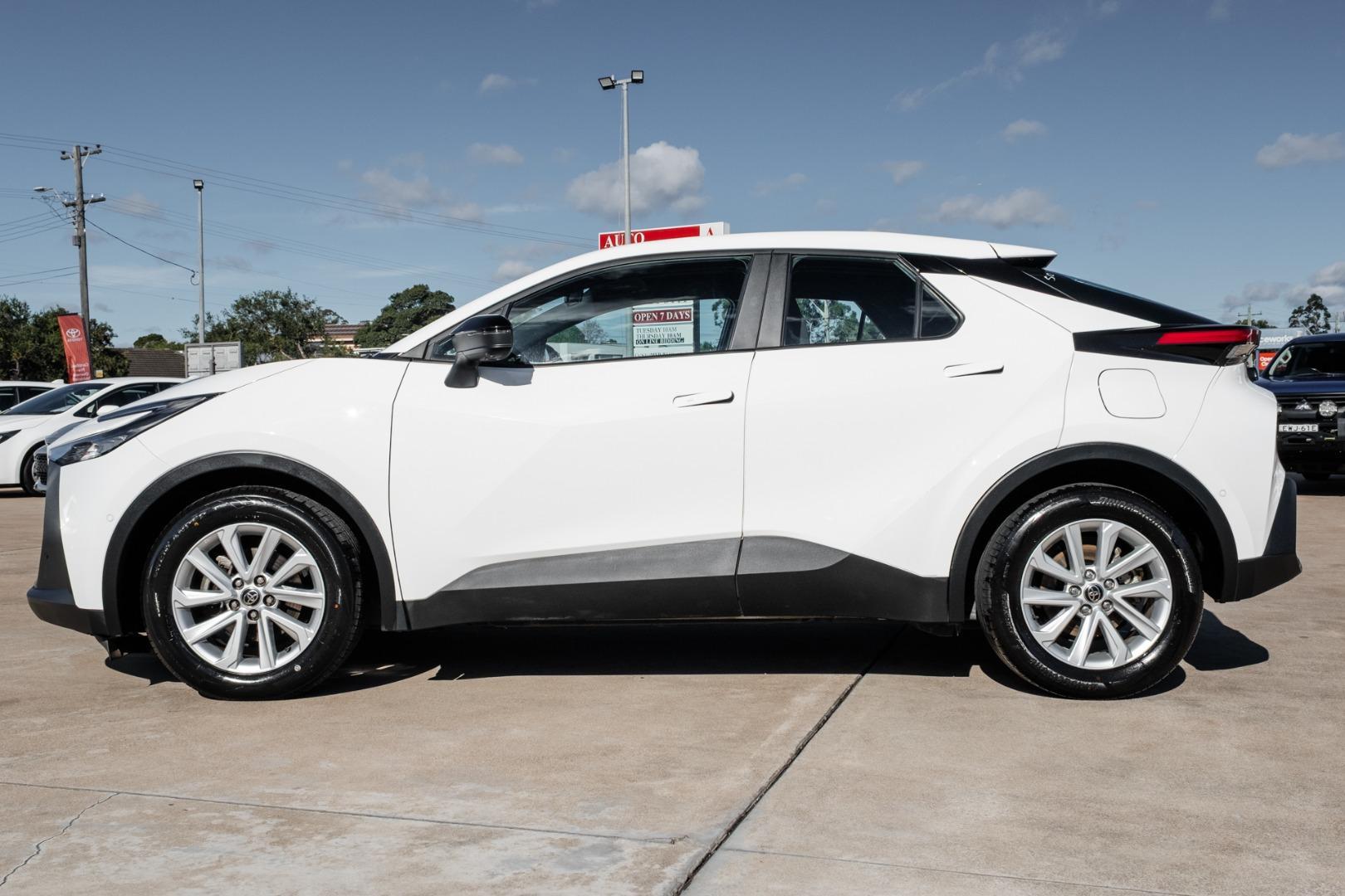 2024 Toyota C-HR GXL-2WD in White