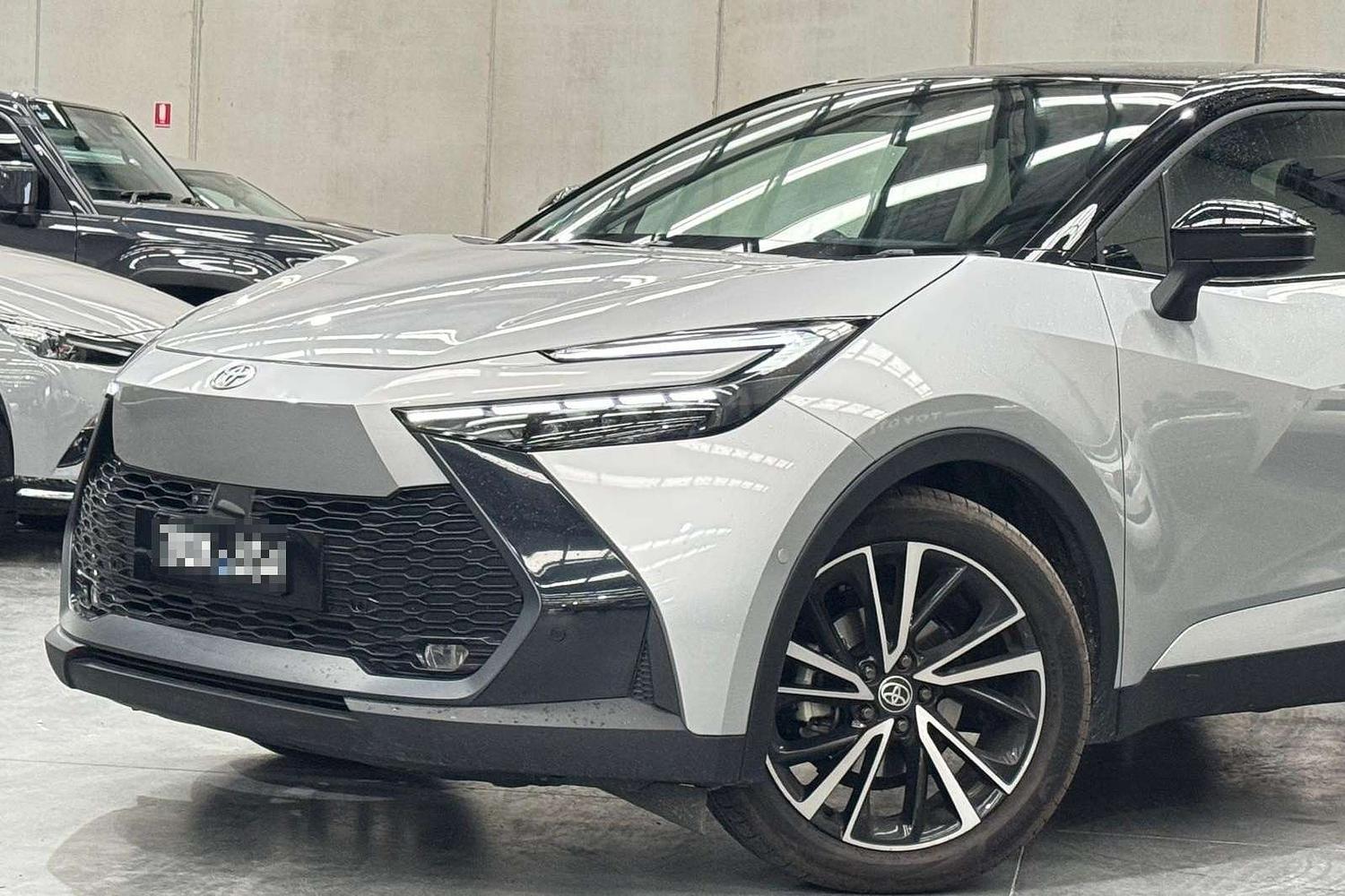 2025 Toyota C-HR Koba 2WD in Two Tone Silver