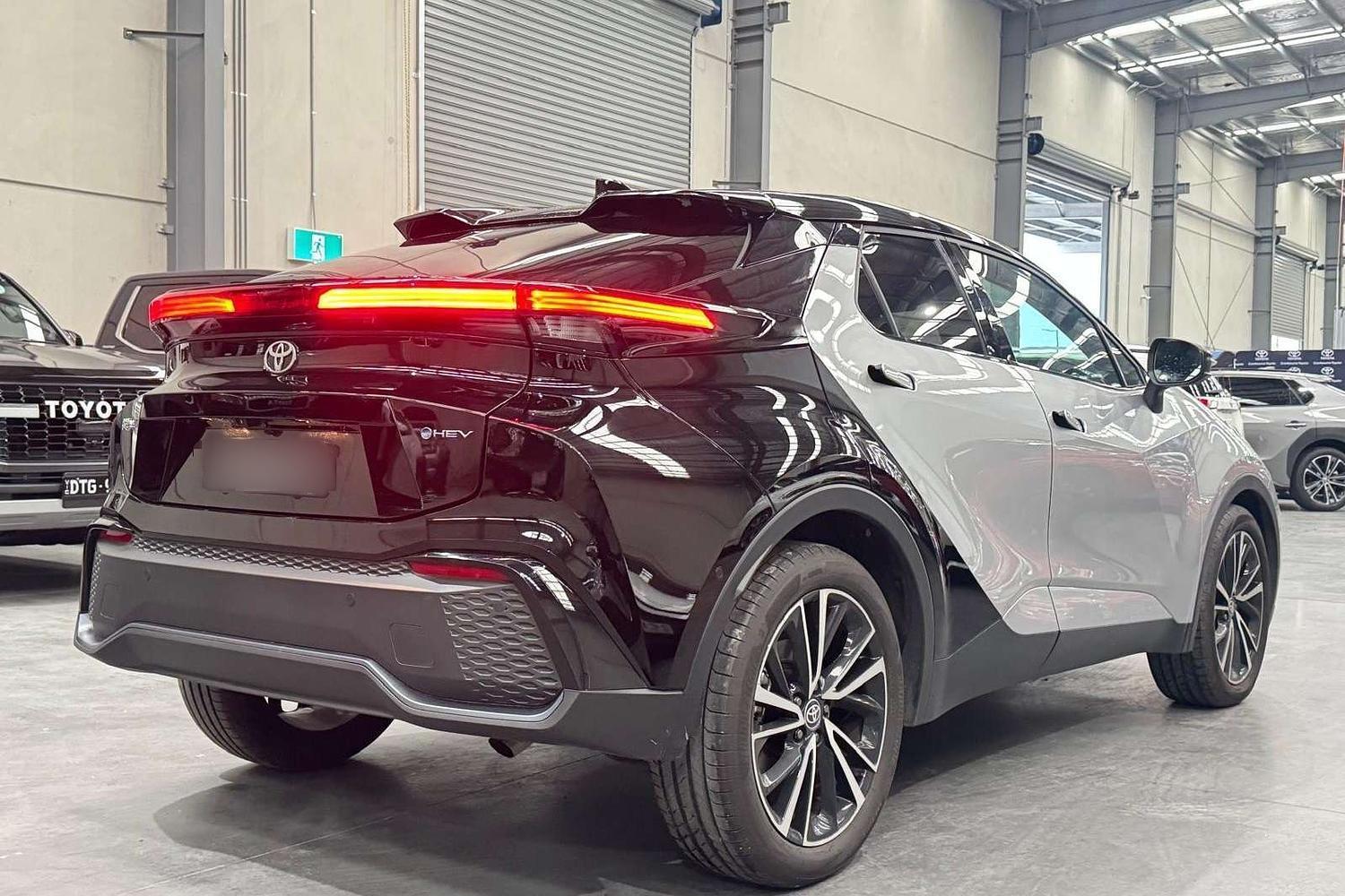 2025 Toyota C-HR Koba 2WD in Two Tone Silver