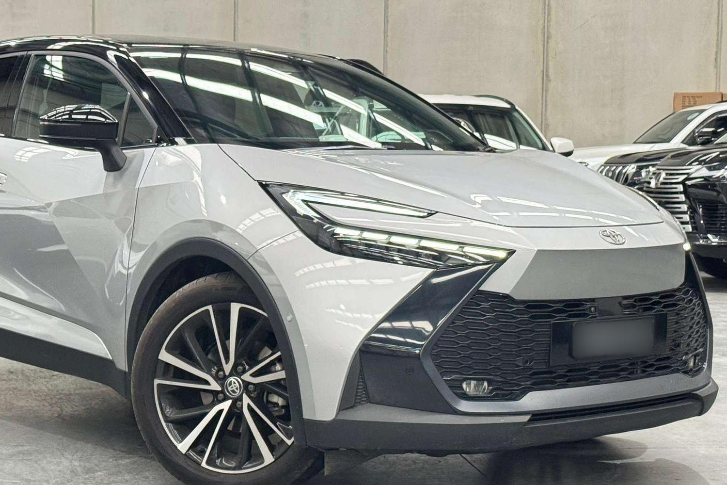 2025 Toyota C-HR Koba 2WD in Two Tone Silver