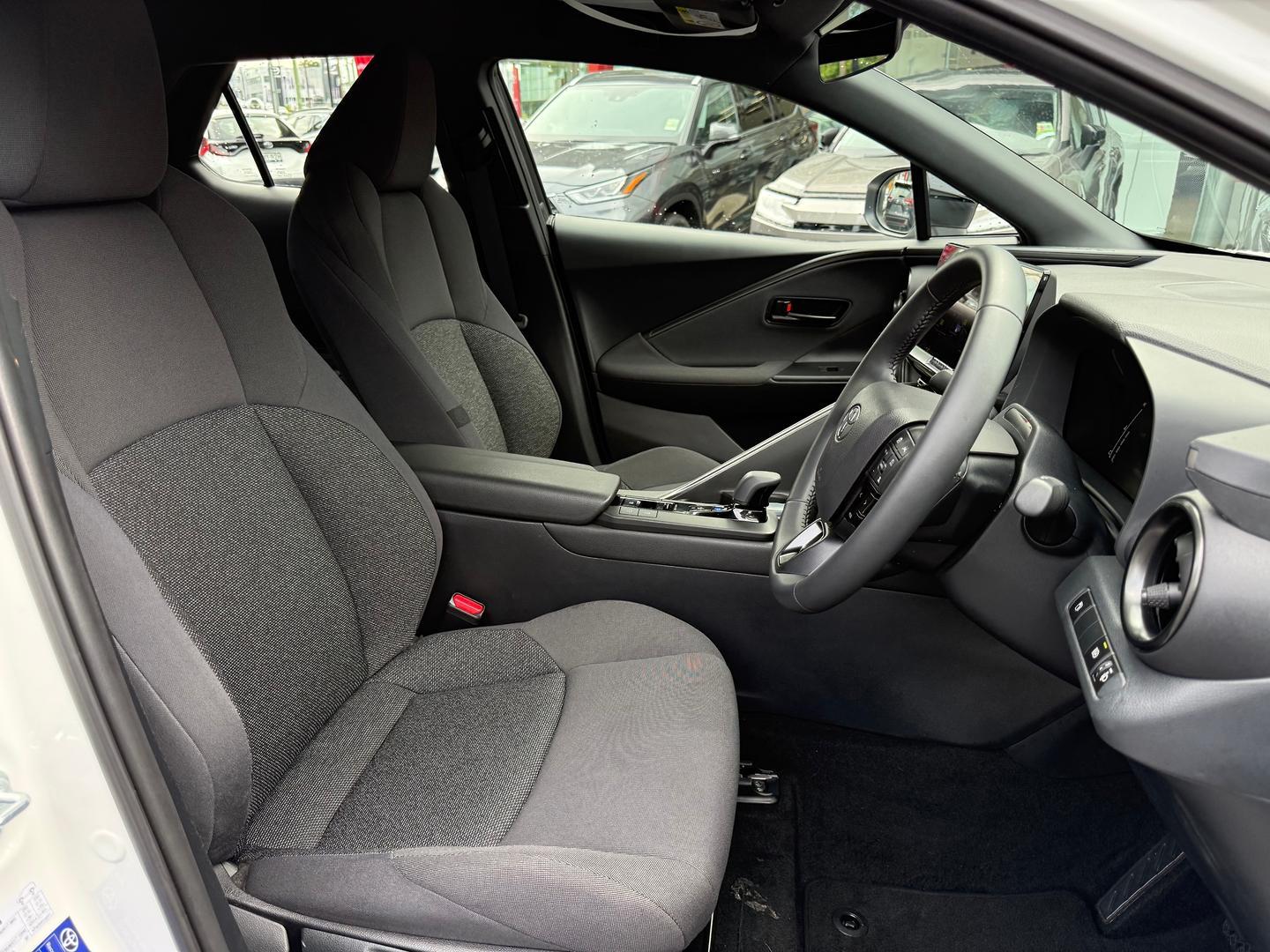 2024 Toyota C-HR GXL-2WD in White