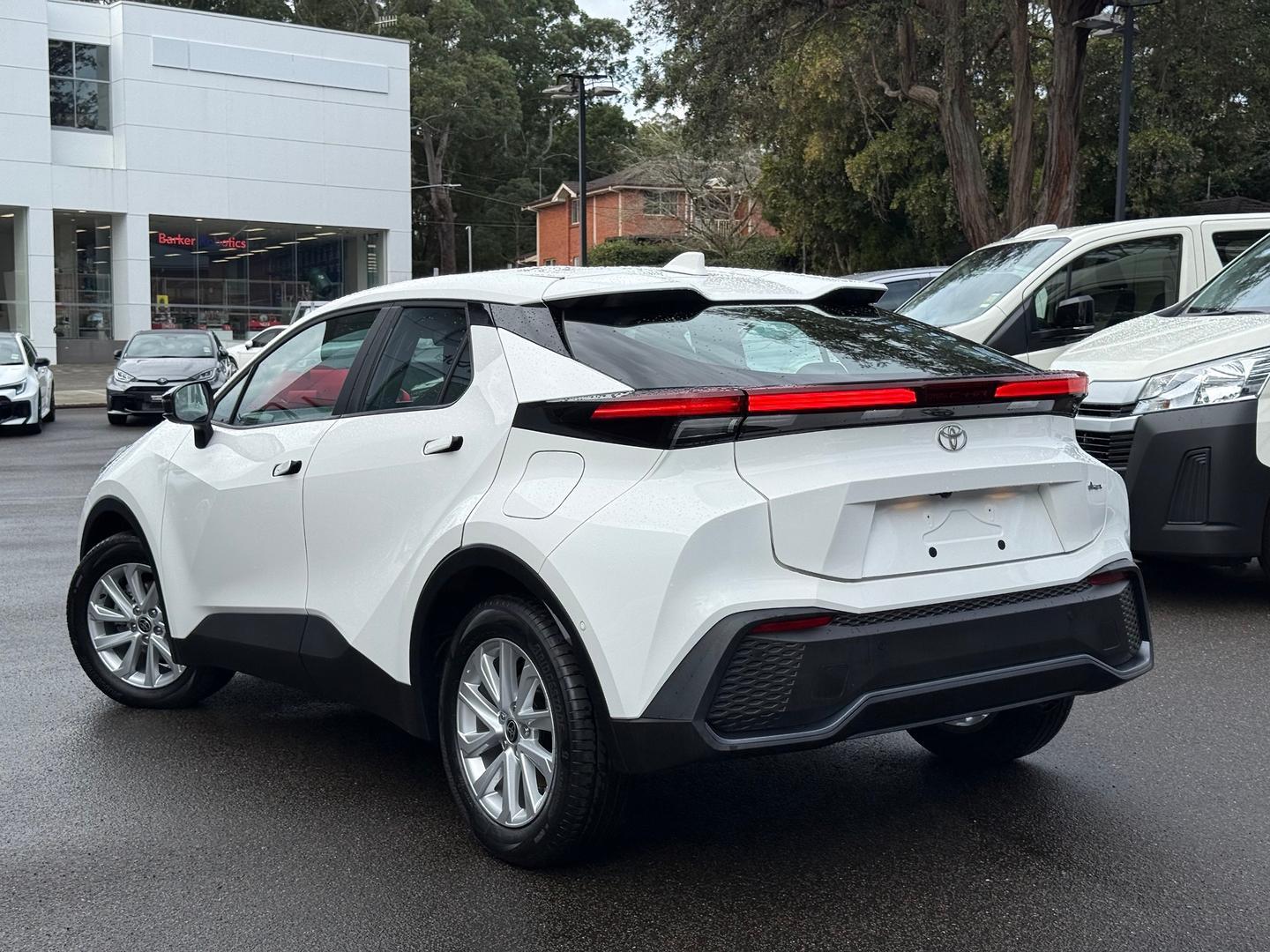 2024 Toyota C-HR GXL-2WD in White