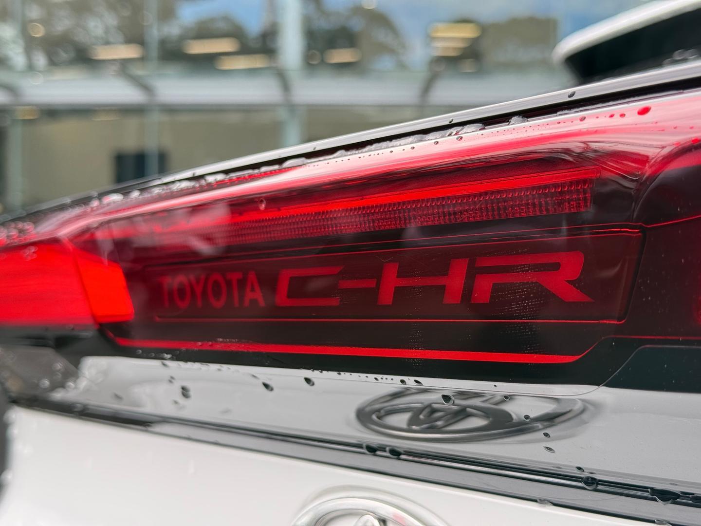 2024 Toyota C-HR GXL-2WD in White