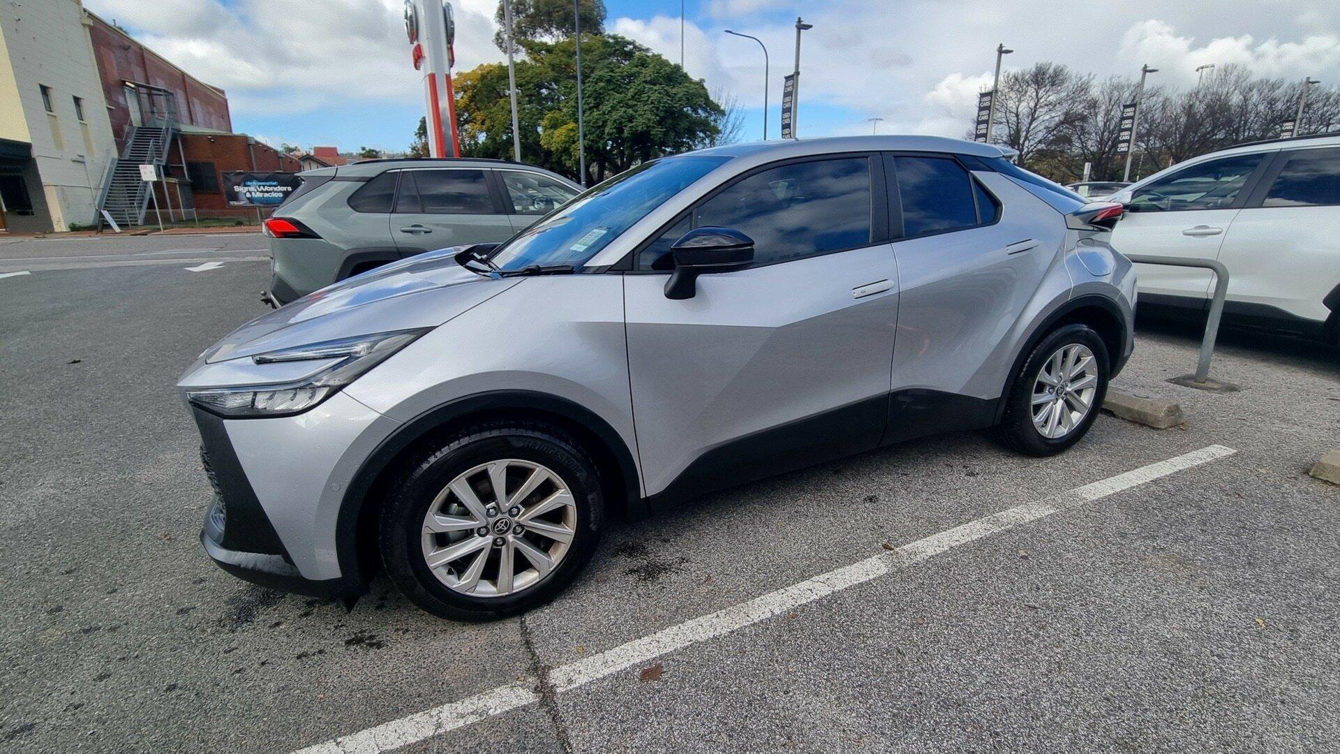 2025 Toyota C-HR GXL-2WD in Silver