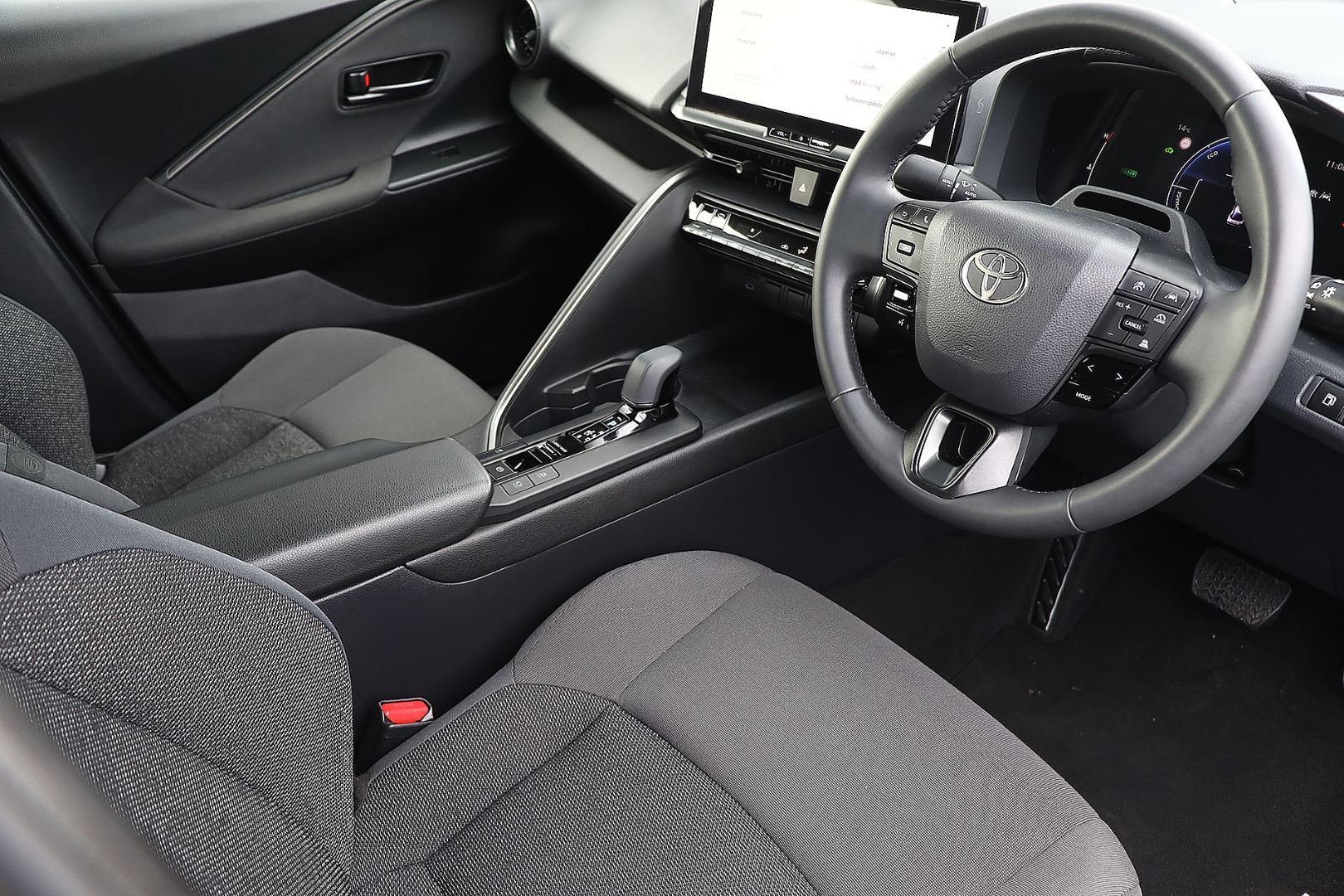 2024 Toyota C-HR GXL-2WD in White
