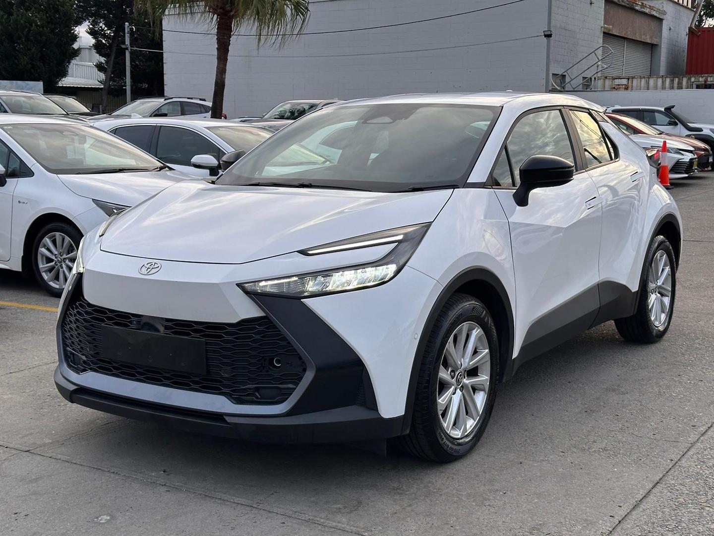 2024 Toyota C-HR GXL-2WD in White