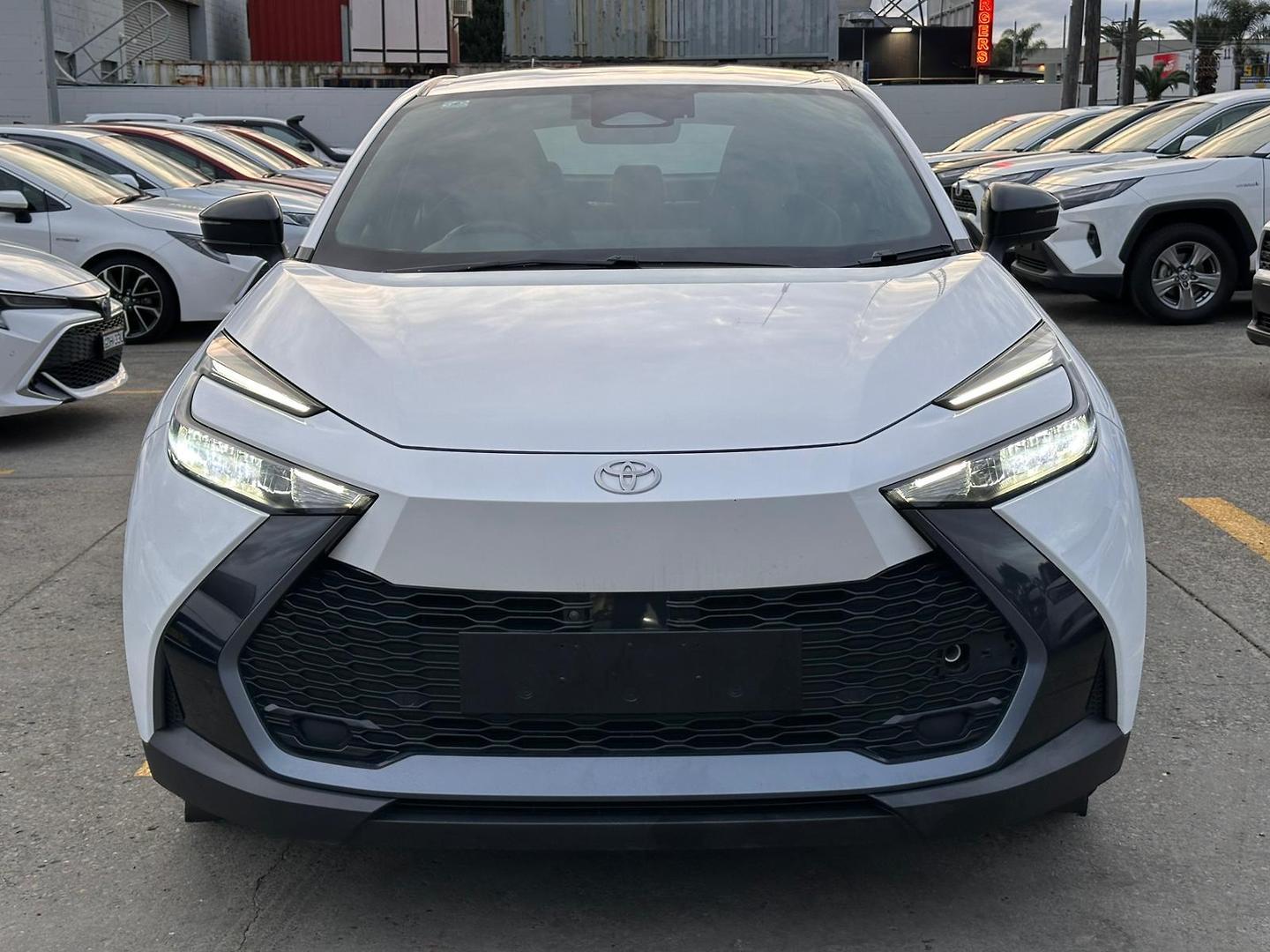 2024 Toyota C-HR GXL-2WD in White