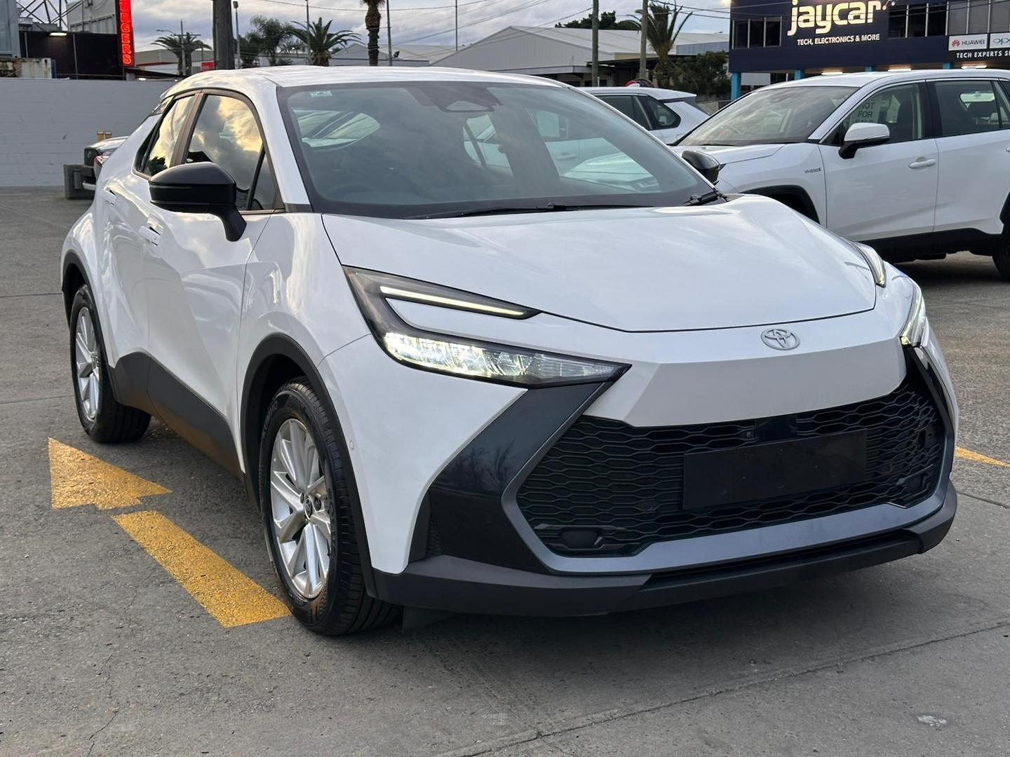 2024 Toyota C-HR GXL-2WD in White