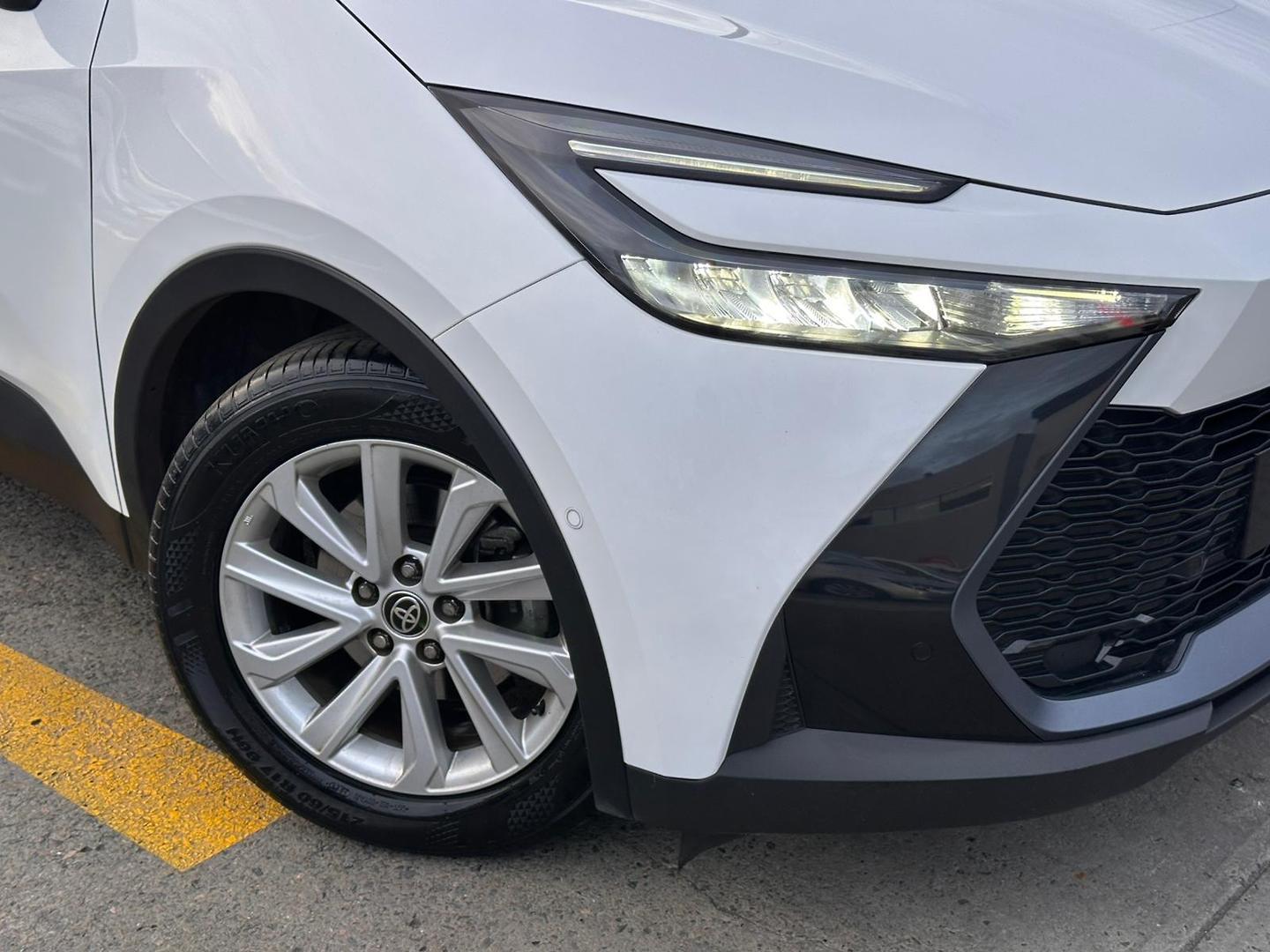 2024 Toyota C-HR GXL-2WD in White