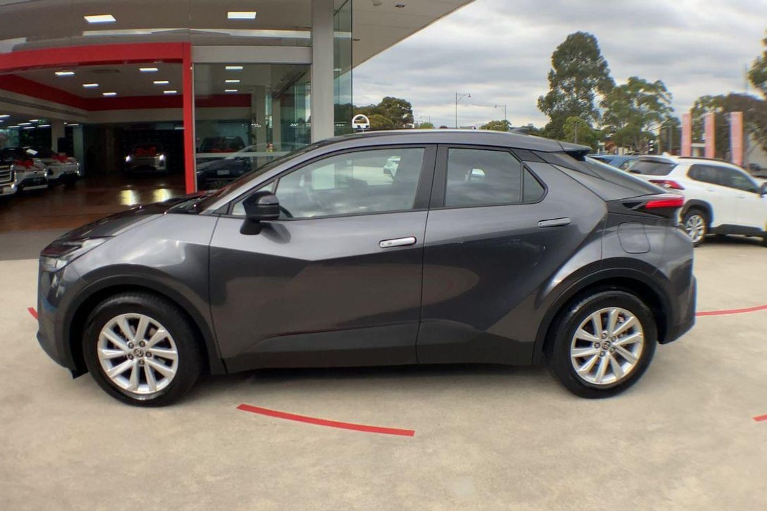 2024 Toyota C-HR GXL-2WD in Silver