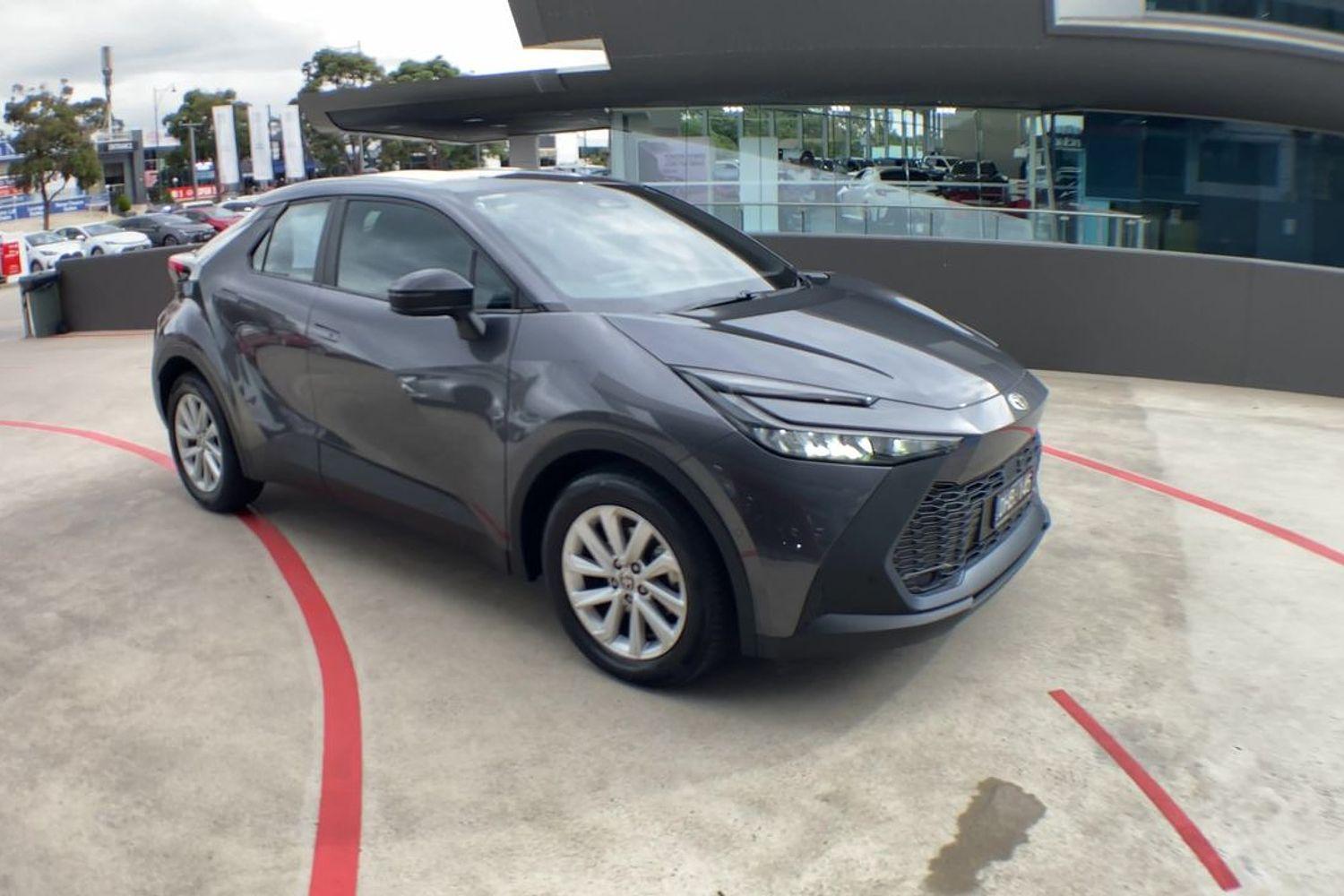 2024 Toyota C-HR GXL-2WD in Silver