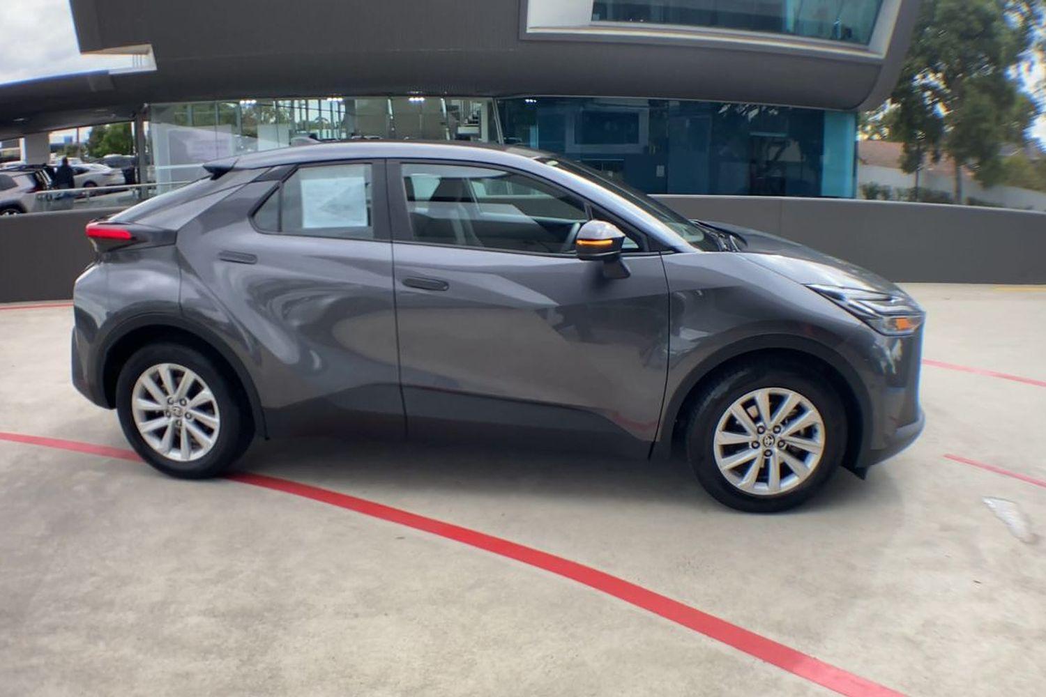 2024 Toyota C-HR GXL-2WD in Silver
