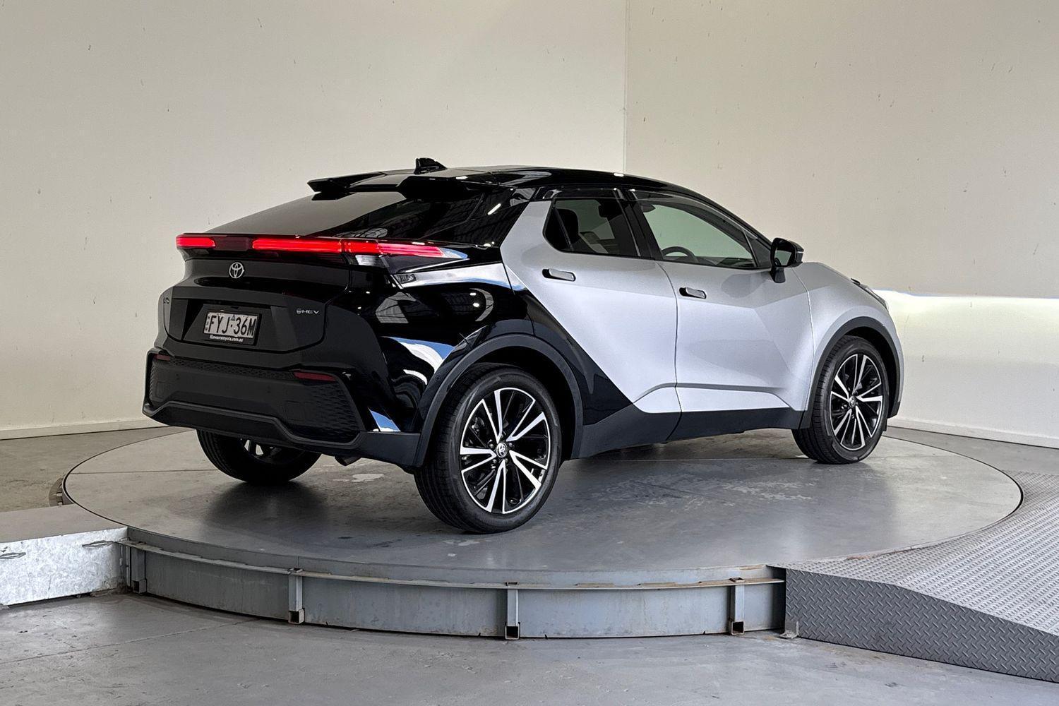 2025 Toyota C-HR Koba 2WD in Two Tone Silver