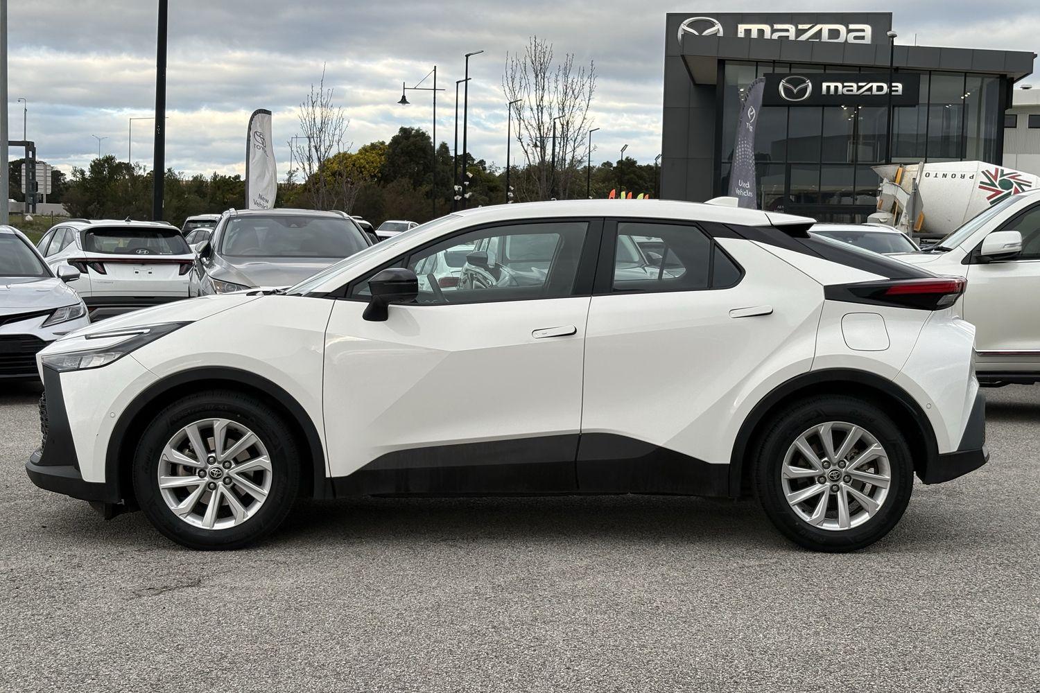 2024 Toyota C-HR GXL-2WD in White