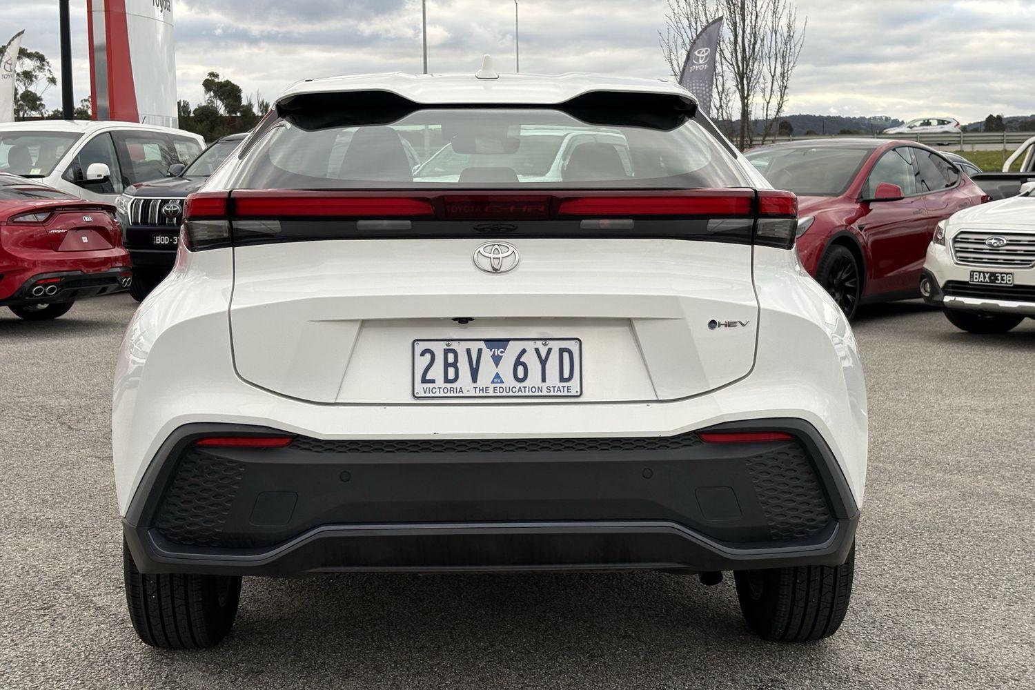 2024 Toyota C-HR GXL-2WD in White