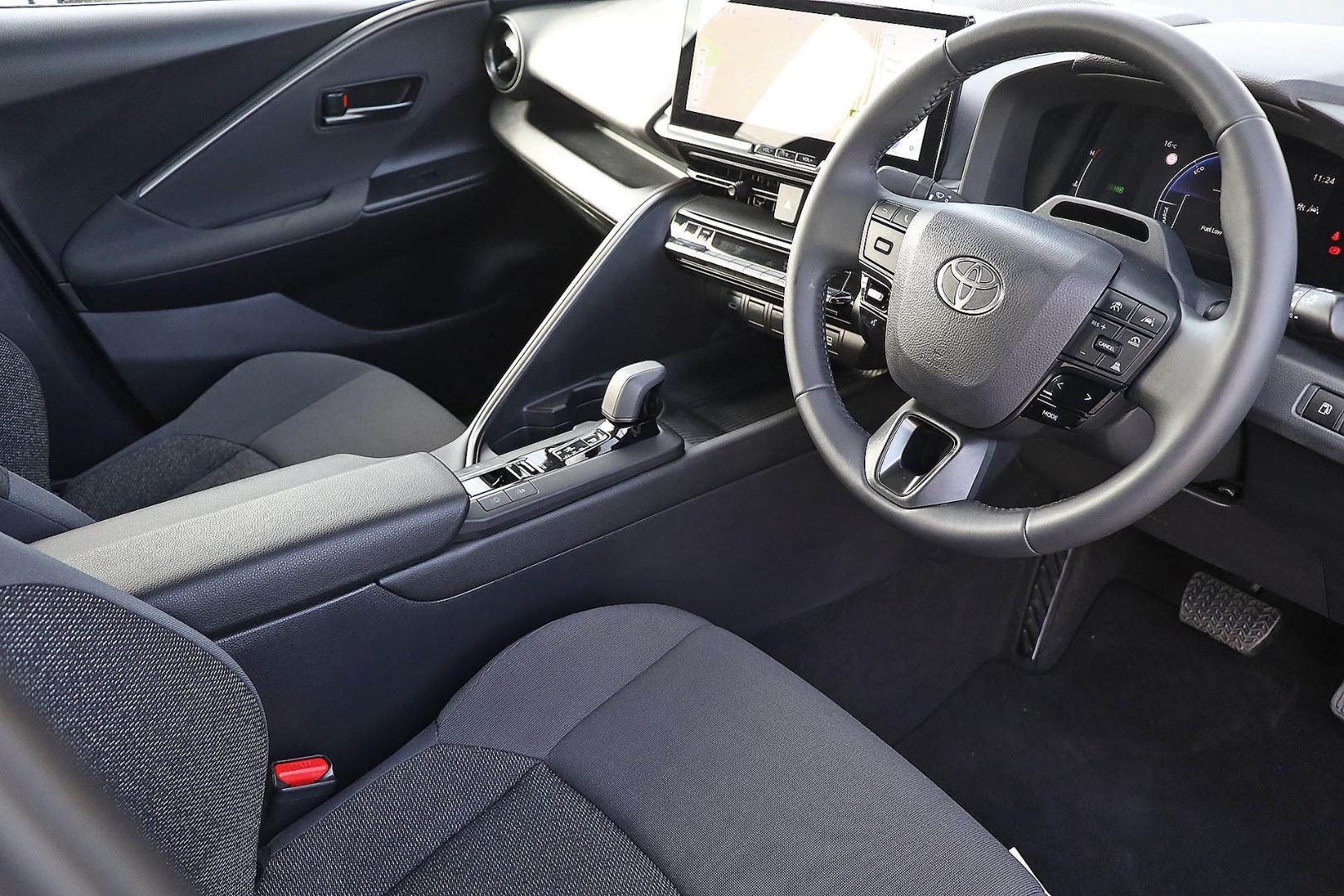 2024 Toyota C-HR GXL-2WD in Silver