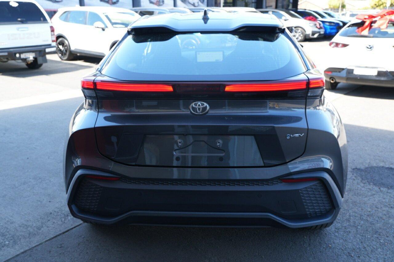 2024 Toyota C-HR GXL-2WD in Silver