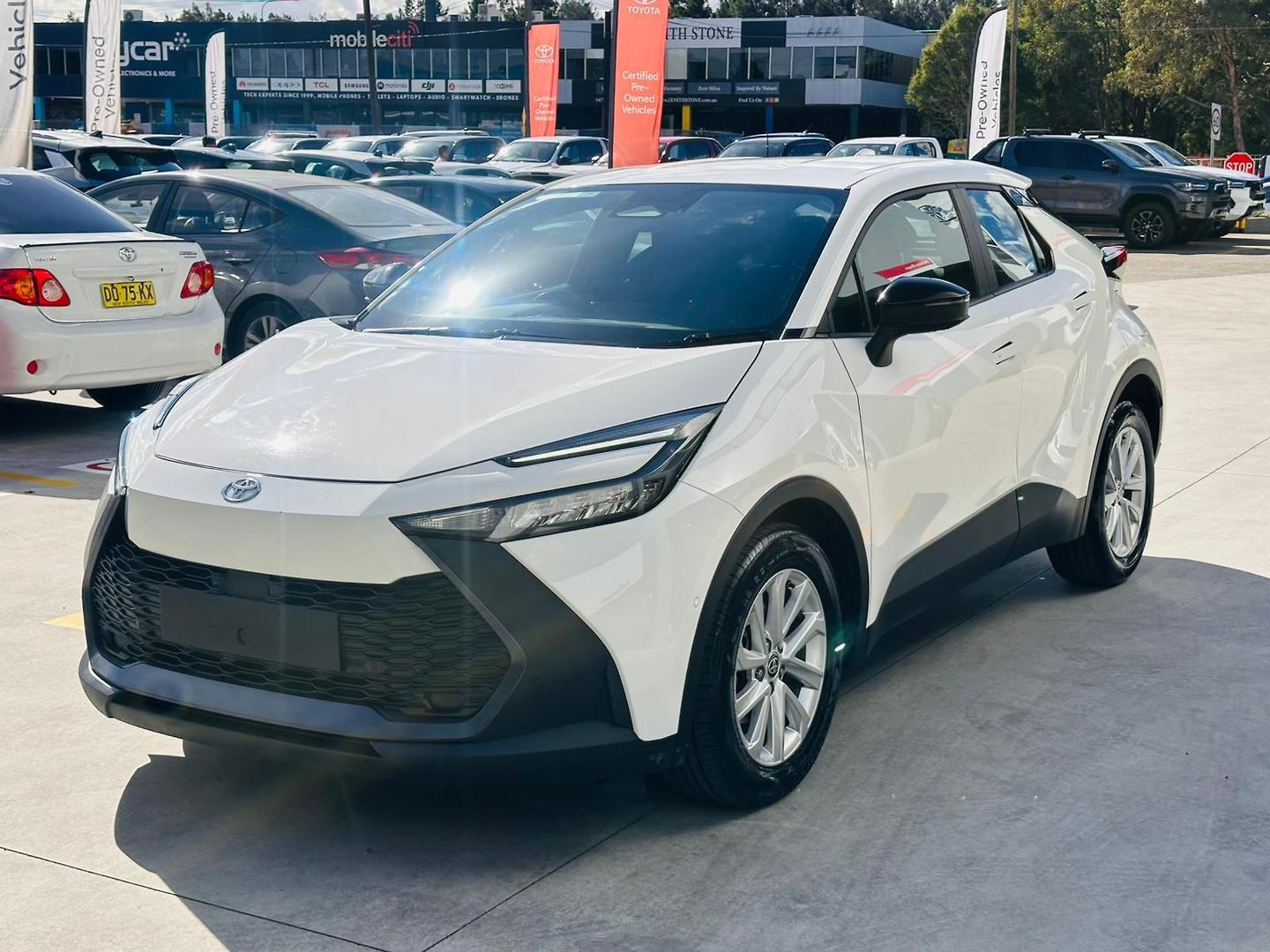 2024 Toyota C-HR GXL-2WD in White