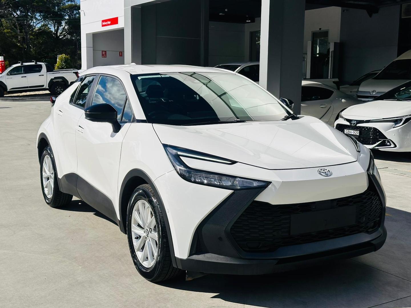 2024 Toyota C-HR GXL-2WD in White