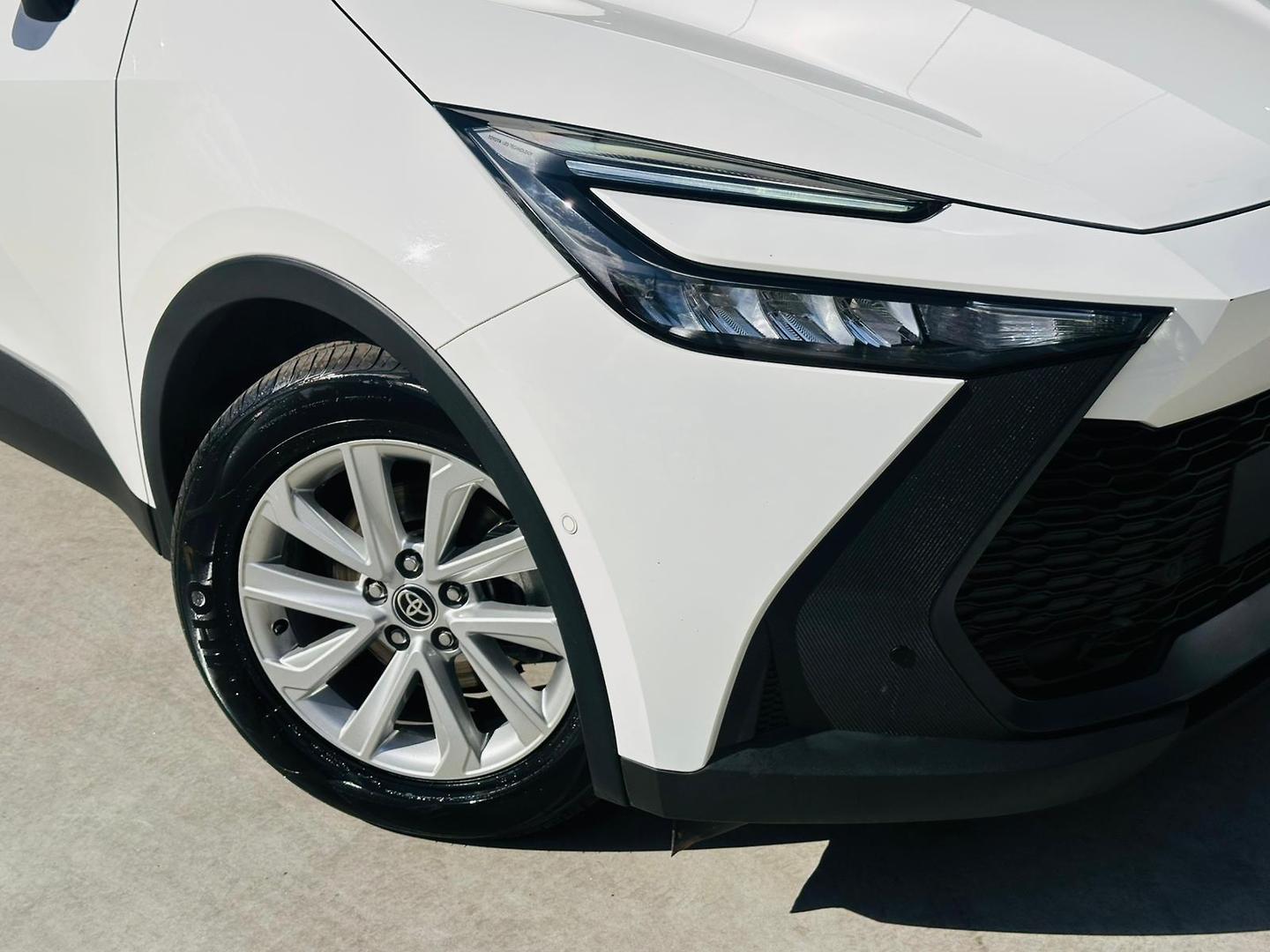 2024 Toyota C-HR GXL-2WD in White