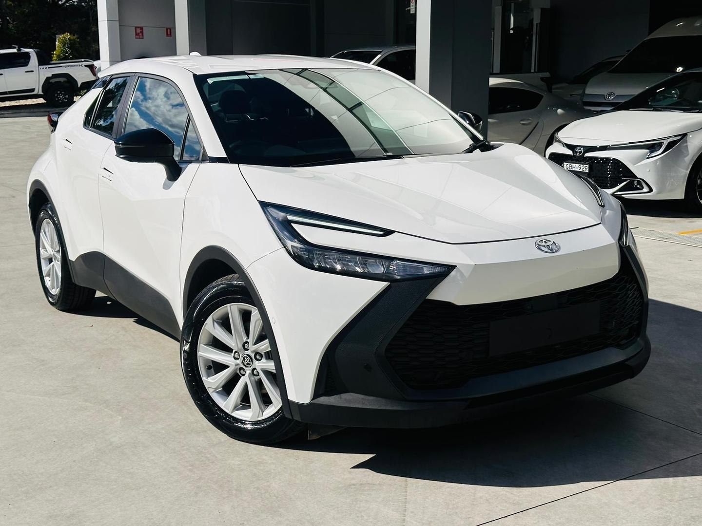 2024 Toyota C-HR GXL-2WD in White