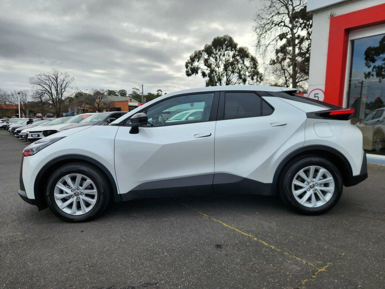 2026 Toyota C-HR GXL-2WD in White