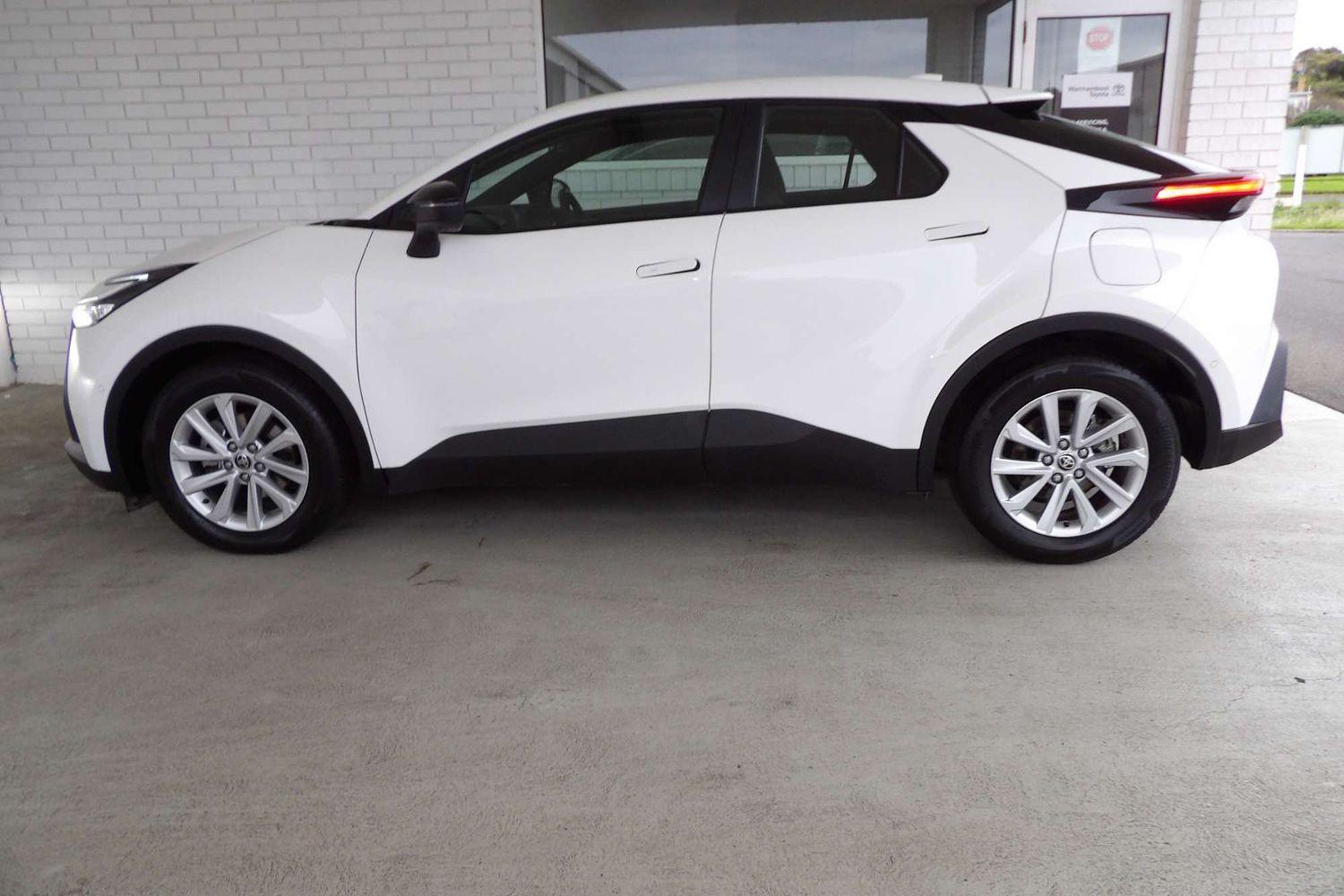 2024 Toyota C-HR GXL-2WD in White