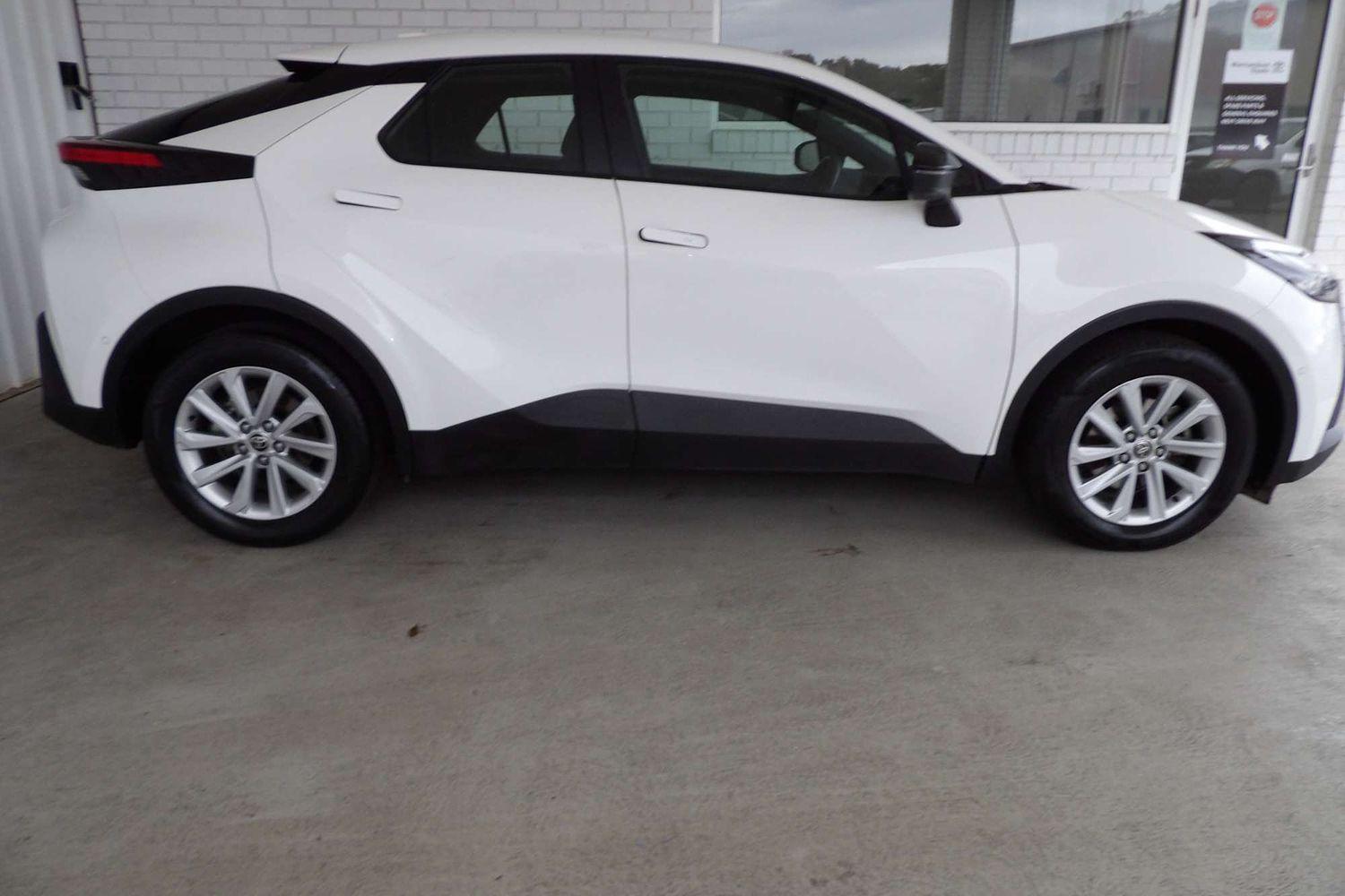 2024 Toyota C-HR GXL-2WD in White