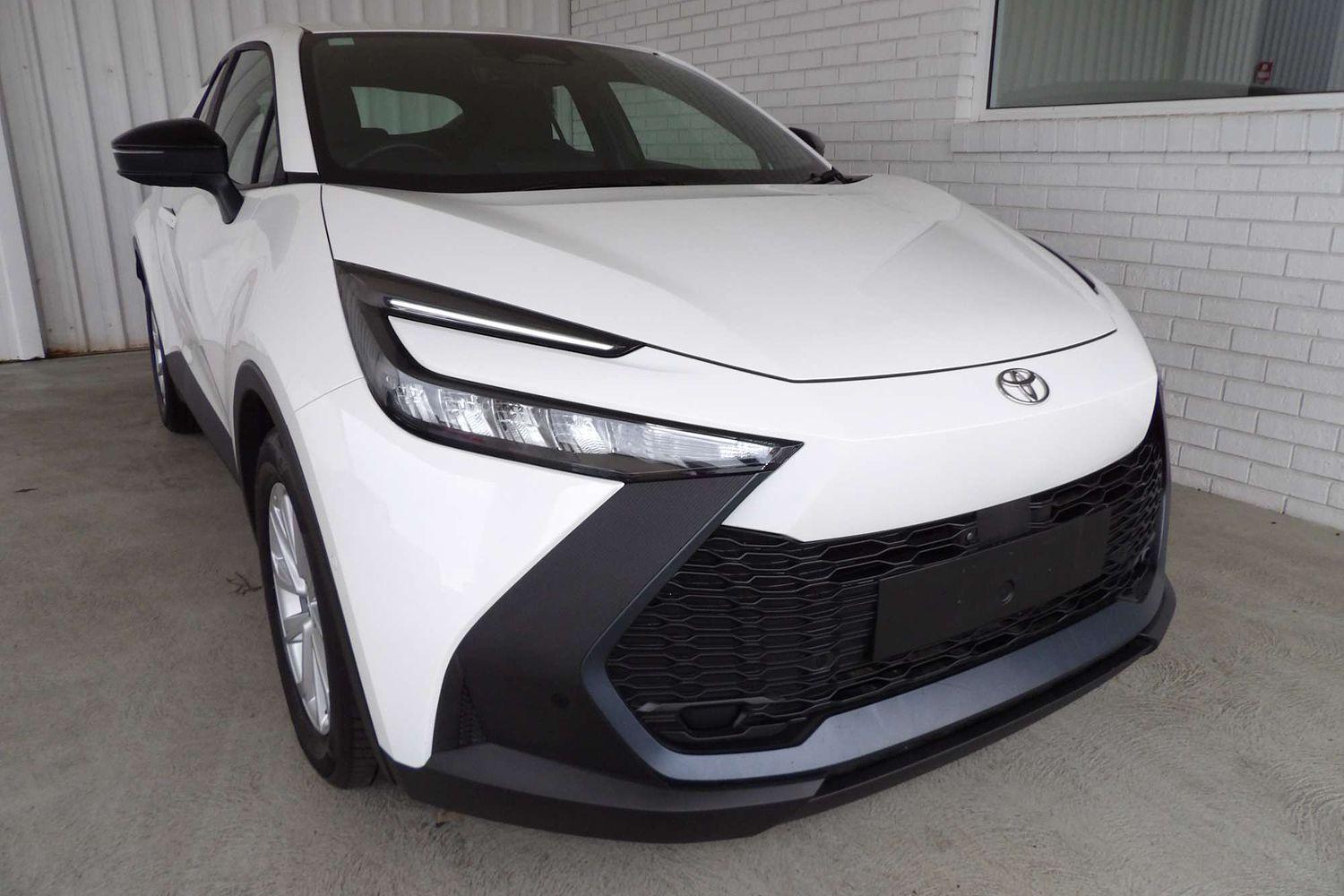 2024 Toyota C-HR GXL-2WD in White
