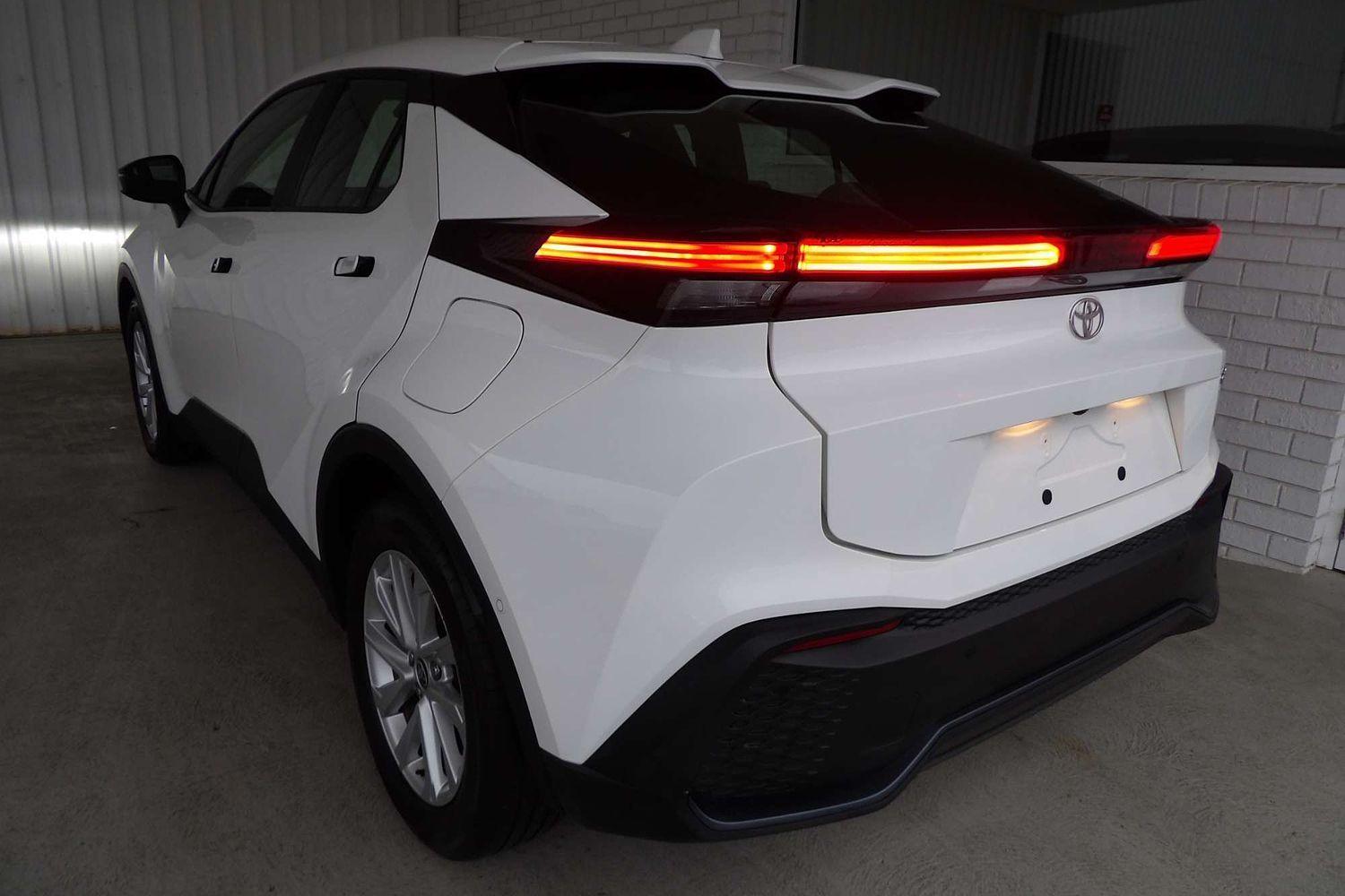 2024 Toyota C-HR GXL-2WD in White