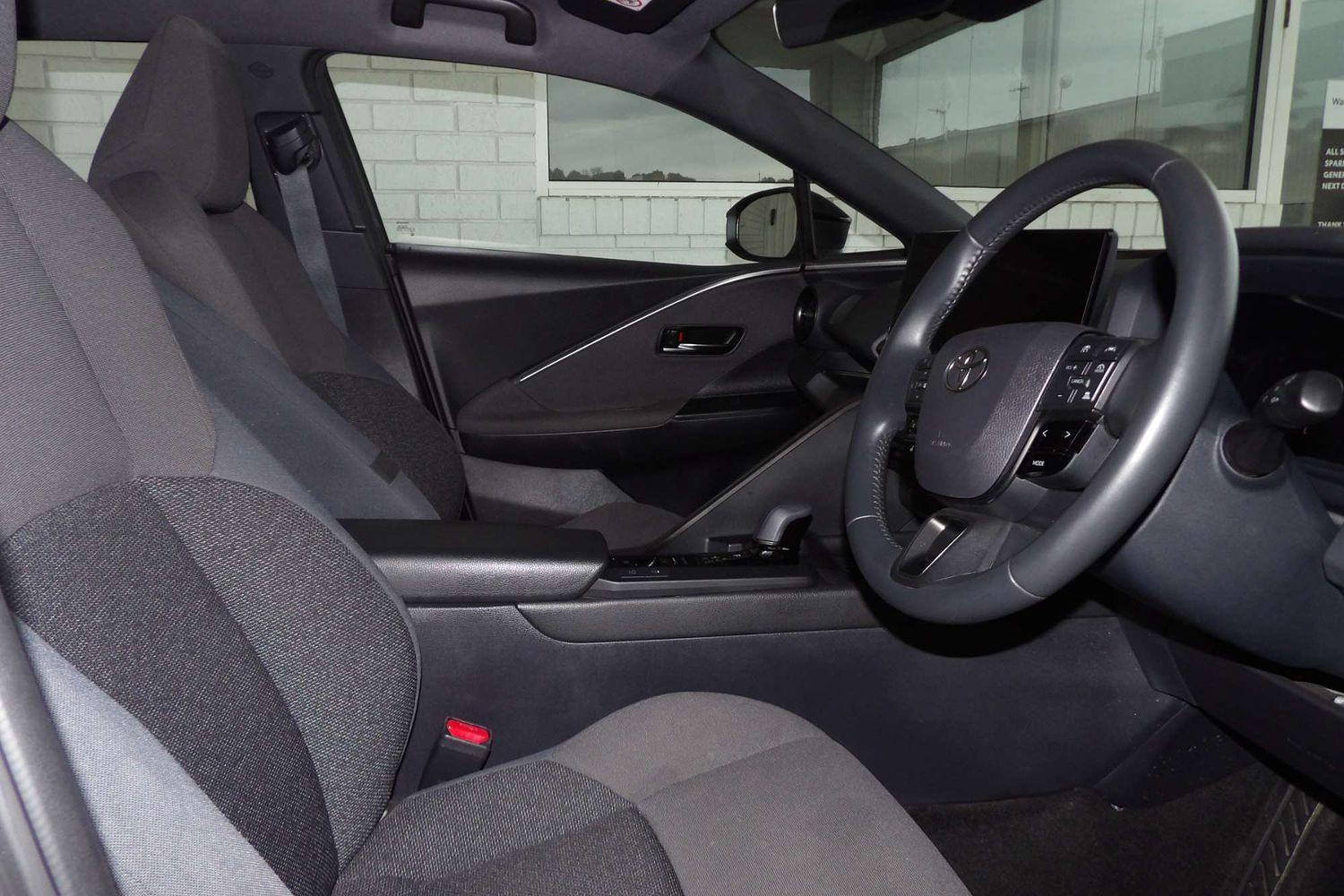 2024 Toyota C-HR GXL-2WD in White