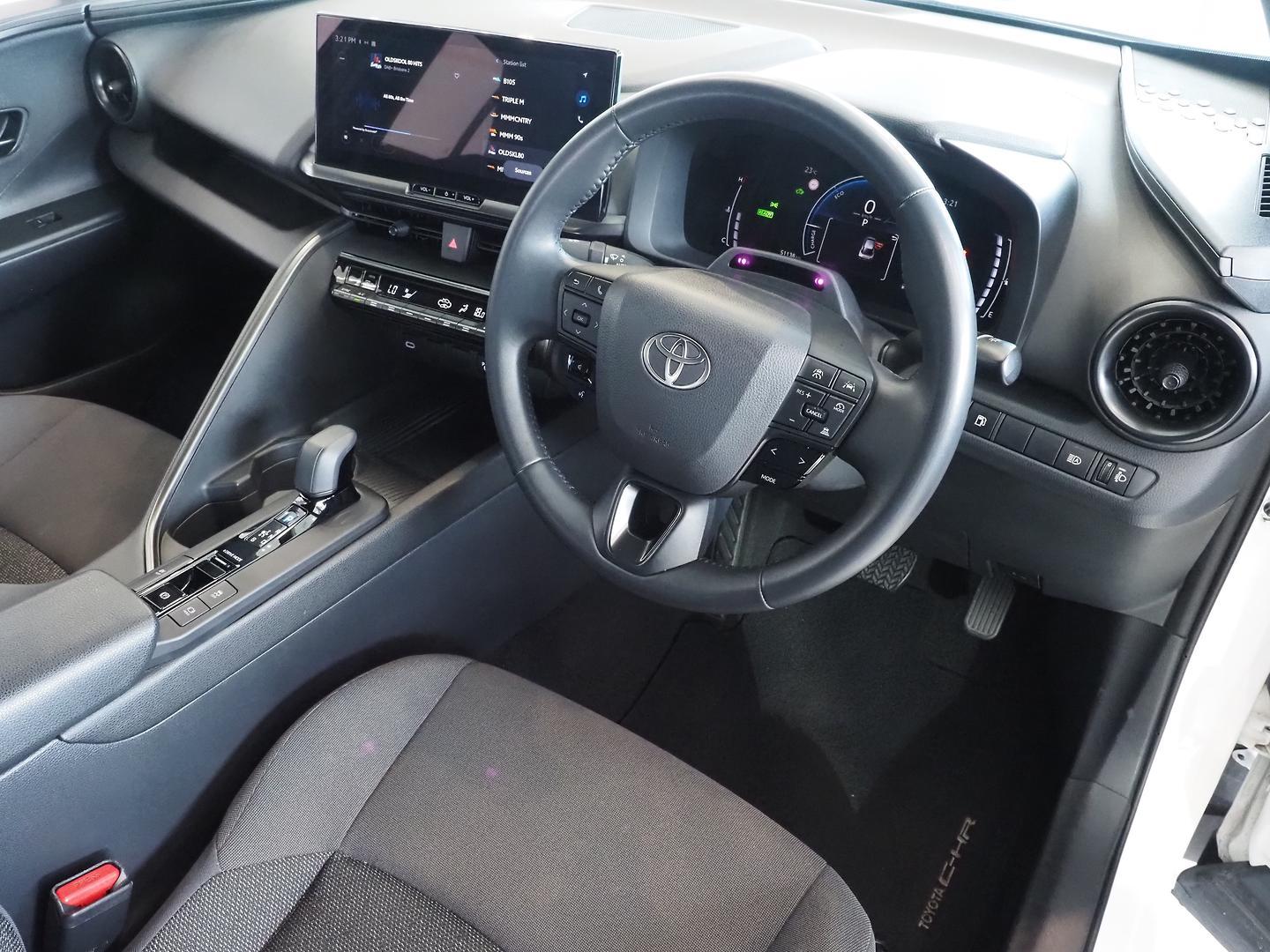 2024 Toyota C-HR GXL-2WD in White