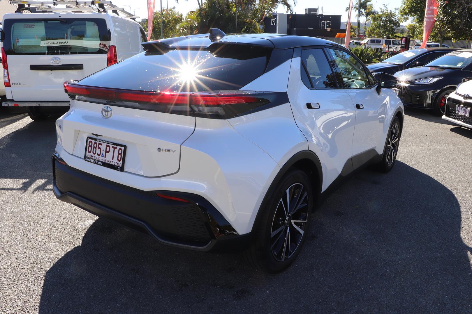 2025 Toyota C-HR Koba 2WD in Two Tone White